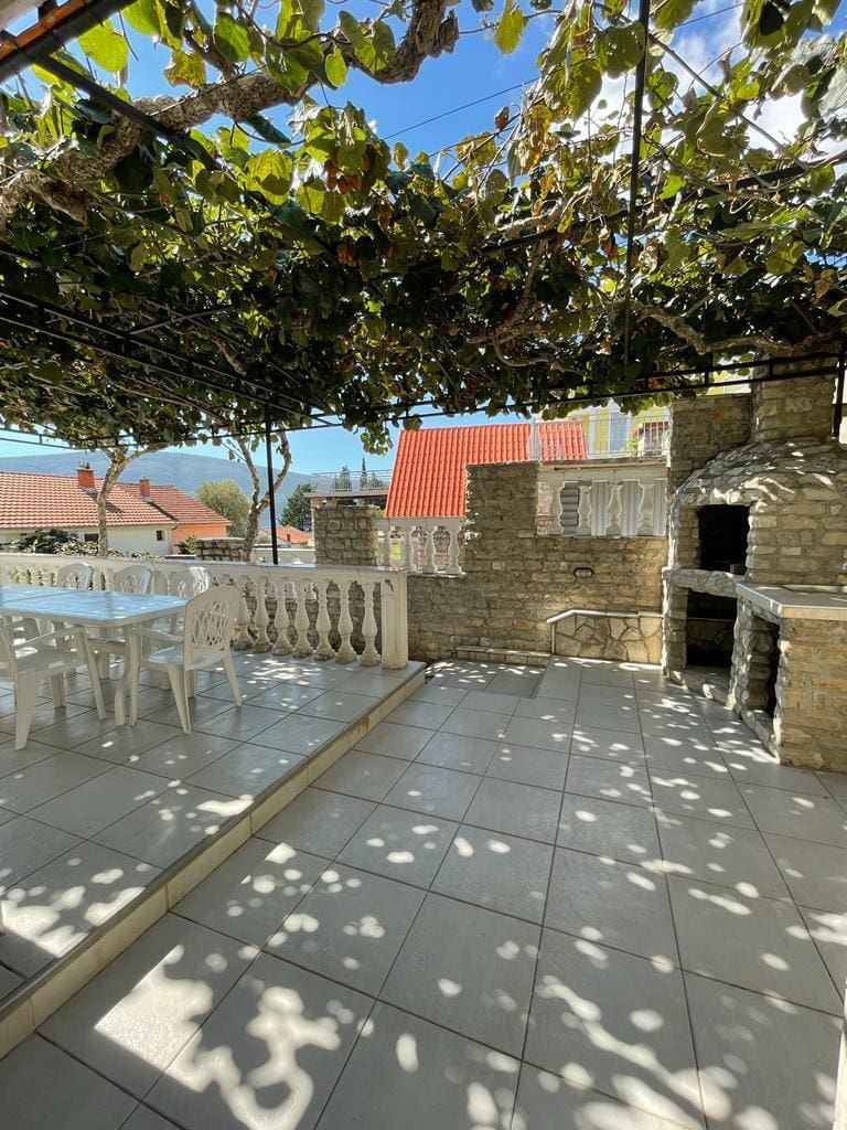 MREproperty (31) Investitionsvilla in Montenegro zu verkaufen – 6 Apartments, Meerblick & Einkommensmöglichkeit — Montenegro