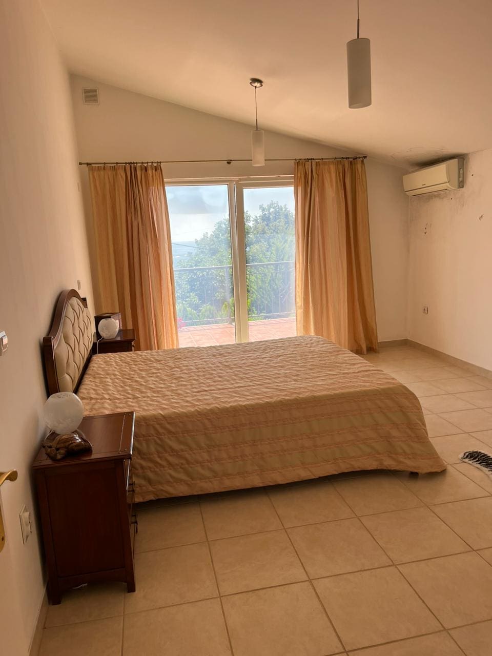 MREproperty (32) Porodična kuća sa bazenom na prodaju u Budvi — Crna Gora