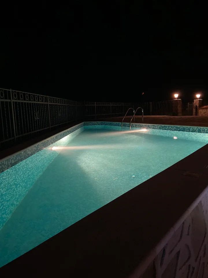 MREproperty (33) Luxuriöse Villa mit Pool in Petrovac — Montenegro