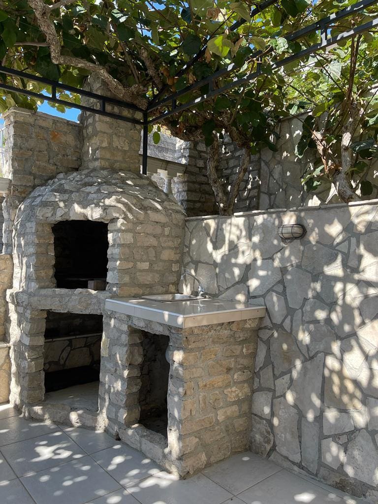 MREproperty (34) Investitionsvilla in Montenegro zu verkaufen – 6 Apartments, Meerblick & Einkommensmöglichkeit — Montenegro