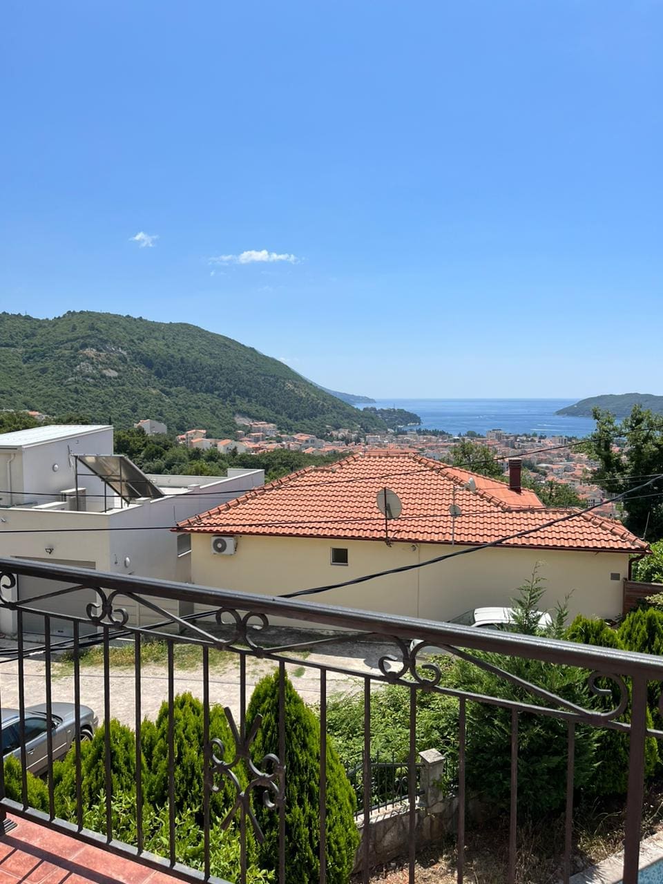 MREproperty (36) Porodična kuća sa bazenom na prodaju u Budvi — Crna Gora