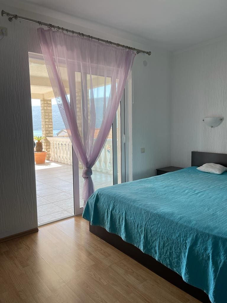 MREproperty (38) Investitionsvilla in Montenegro zu verkaufen – 6 Apartments, Meerblick & Einkommensmöglichkeit — Montenegro