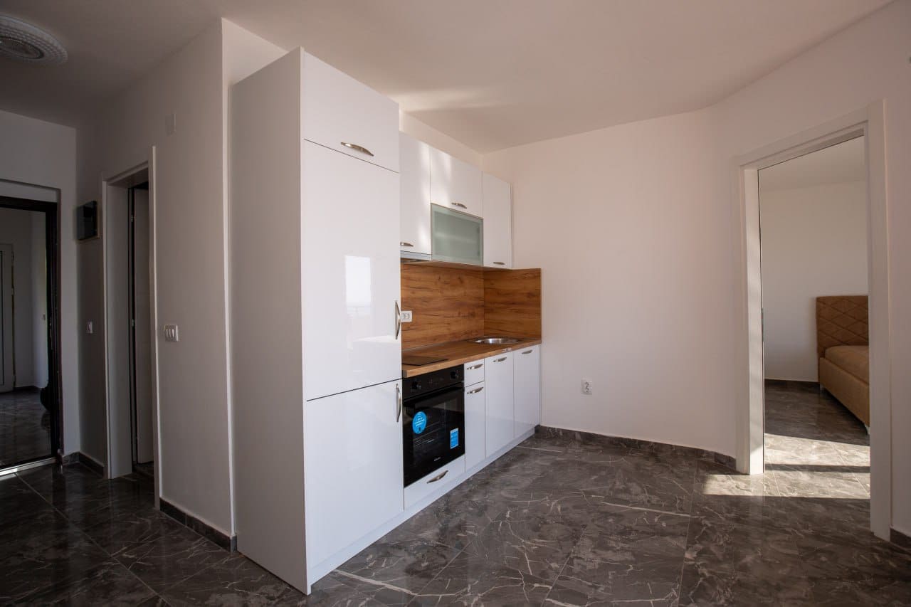 MREproperty (4) Панорамна двокімнатна квартира на продаж у Добрій Воді — Чорногорія