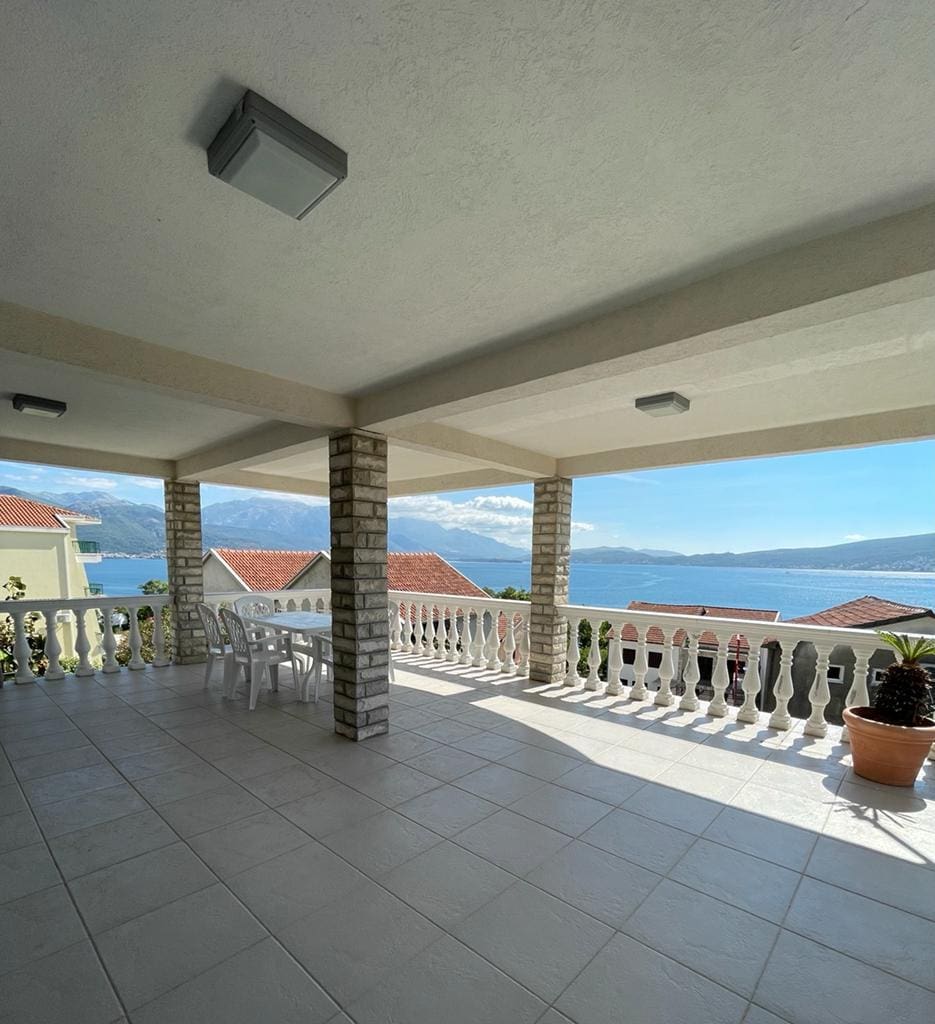 MREproperty (40) Investitionsvilla in Montenegro zu verkaufen – 6 Apartments, Meerblick & Einkommensmöglichkeit — Montenegro