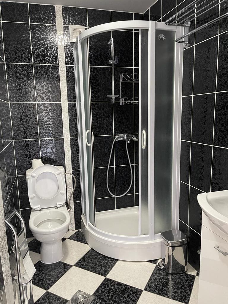 MREproperty (42) Investitionsvilla in Montenegro zu verkaufen – 6 Apartments, Meerblick & Einkommensmöglichkeit — Montenegro