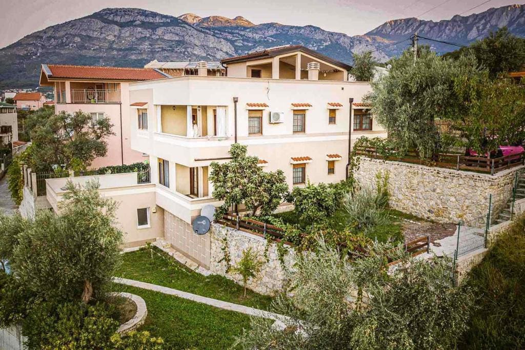 MREproperty (44) Роскошная вилла с захватывающим видом в Баре — Черногория