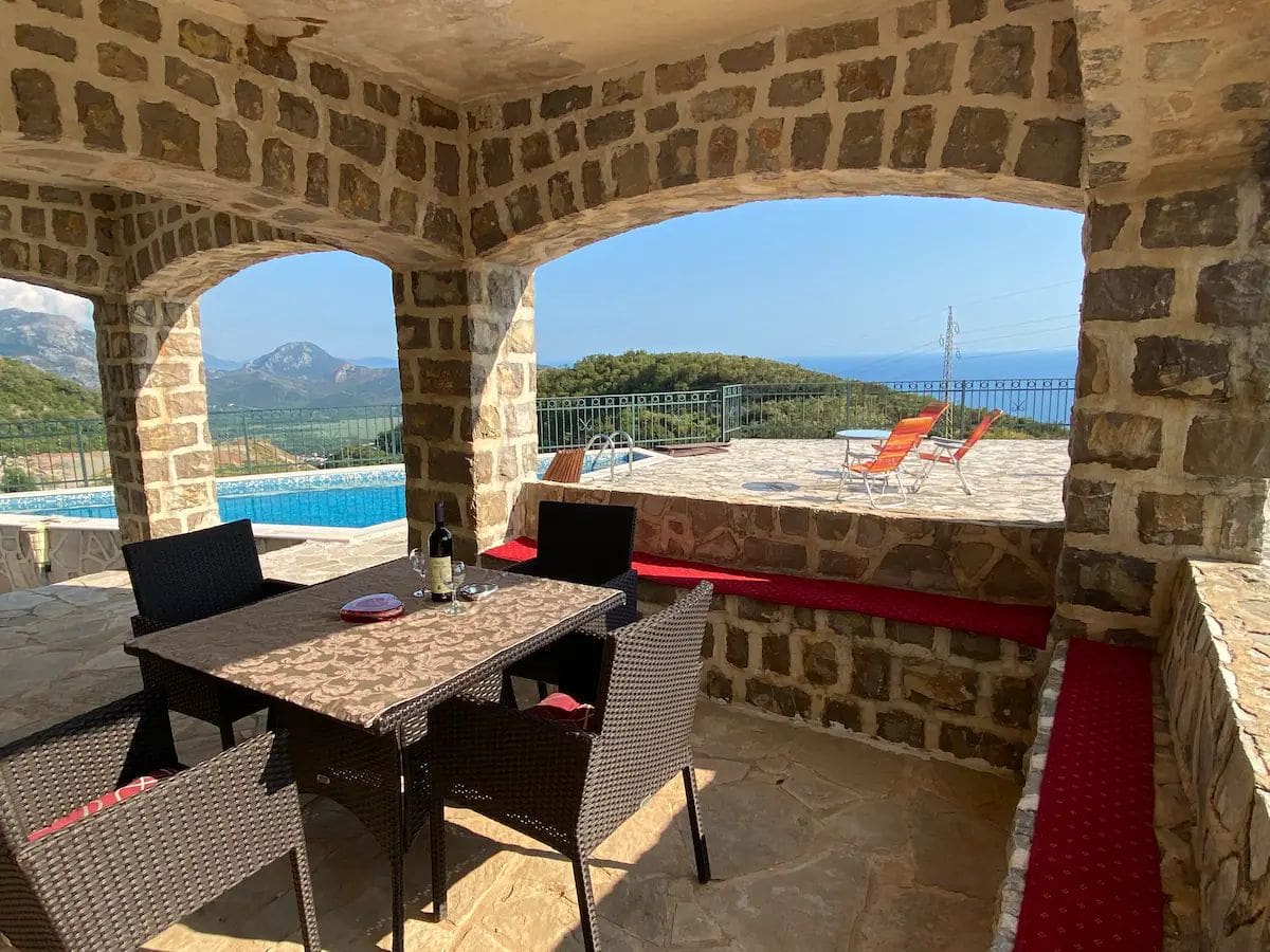 MREproperty (5) Luxuriöse Villa mit Pool in Petrovac — Montenegro