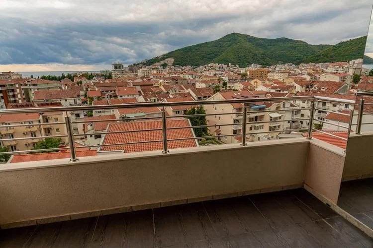 Huoneisto · Budva