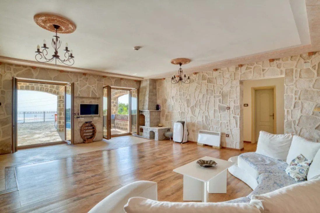 MREproperty (5) Luxuriöse Villa mit Pool in Petrovac — Montenegro