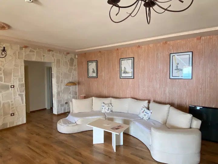 MREproperty (7) Luxuriöse Villa mit Pool in Petrovac — Montenegro