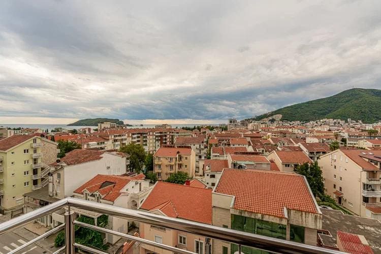 Huoneisto · Budva
