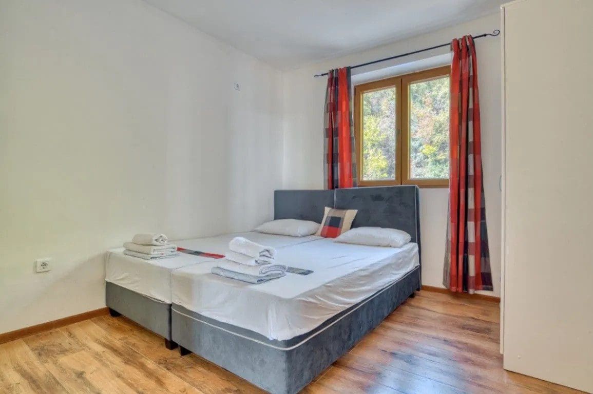 MREproperty (8) Luxuriöse Villa mit Pool in Petrovac — Montenegro