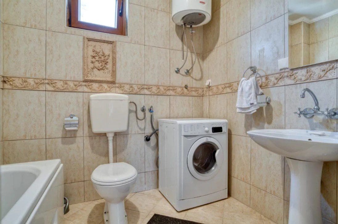 MREproperty (9) Luxuriöse Villa mit Pool in Petrovac — Montenegro