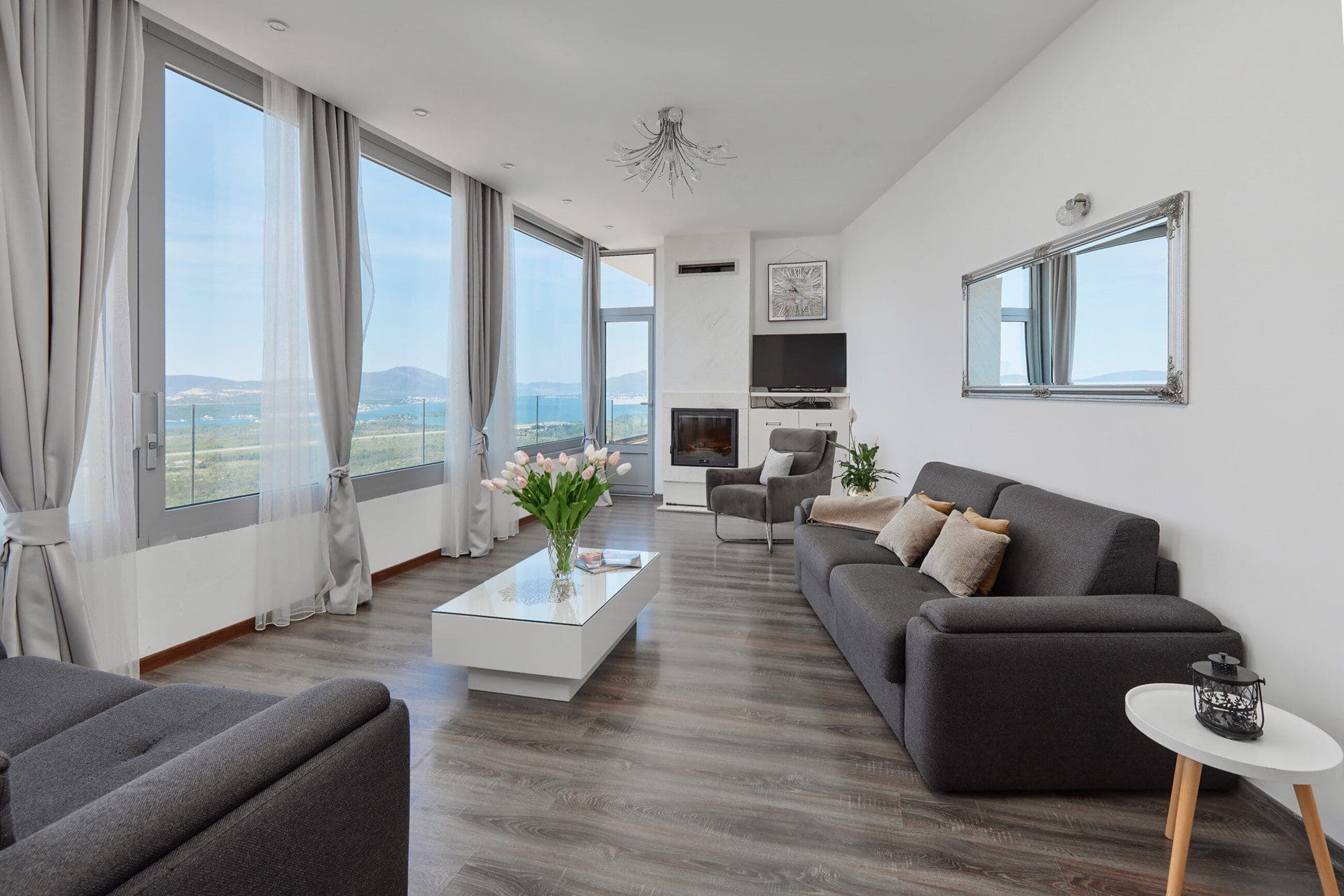 Huvila · Tivat