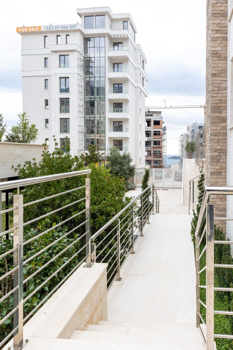 MREproperty (22) Crna Gora – Luksuzna vila oaza sa bazenom u Bečićima | Pogled na more — Crna Gora