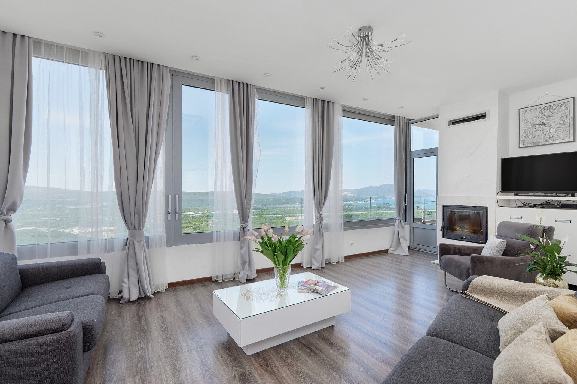 MREproperty (24) Розкішна вілла з панорамними видами в Тіваті — Чорногорія
