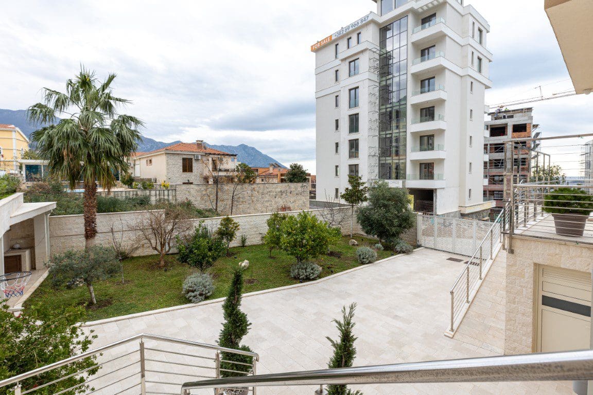 MREproperty (24) Crna Gora – Luksuzna vila oaza sa bazenom u Bečićima | Pogled na more — Crna Gora