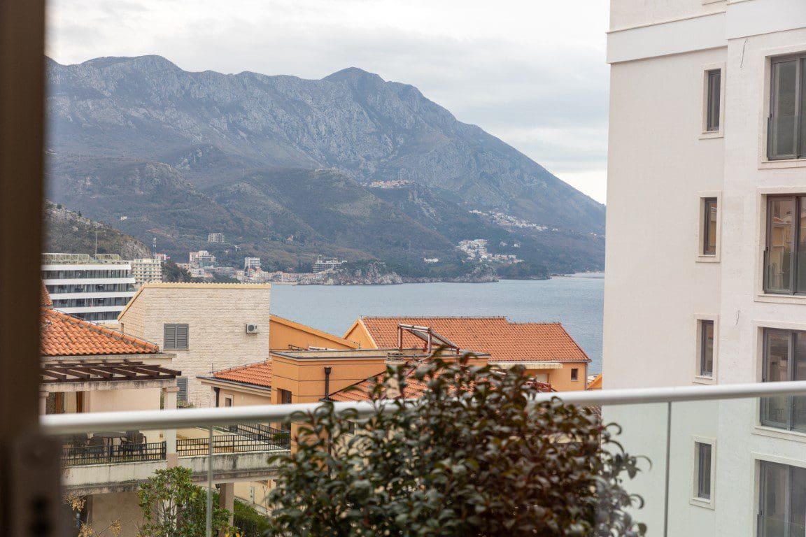 MREproperty (27) Crna Gora – Luksuzna vila oaza sa bazenom u Bečićima | Pogled na more — Crna Gora
