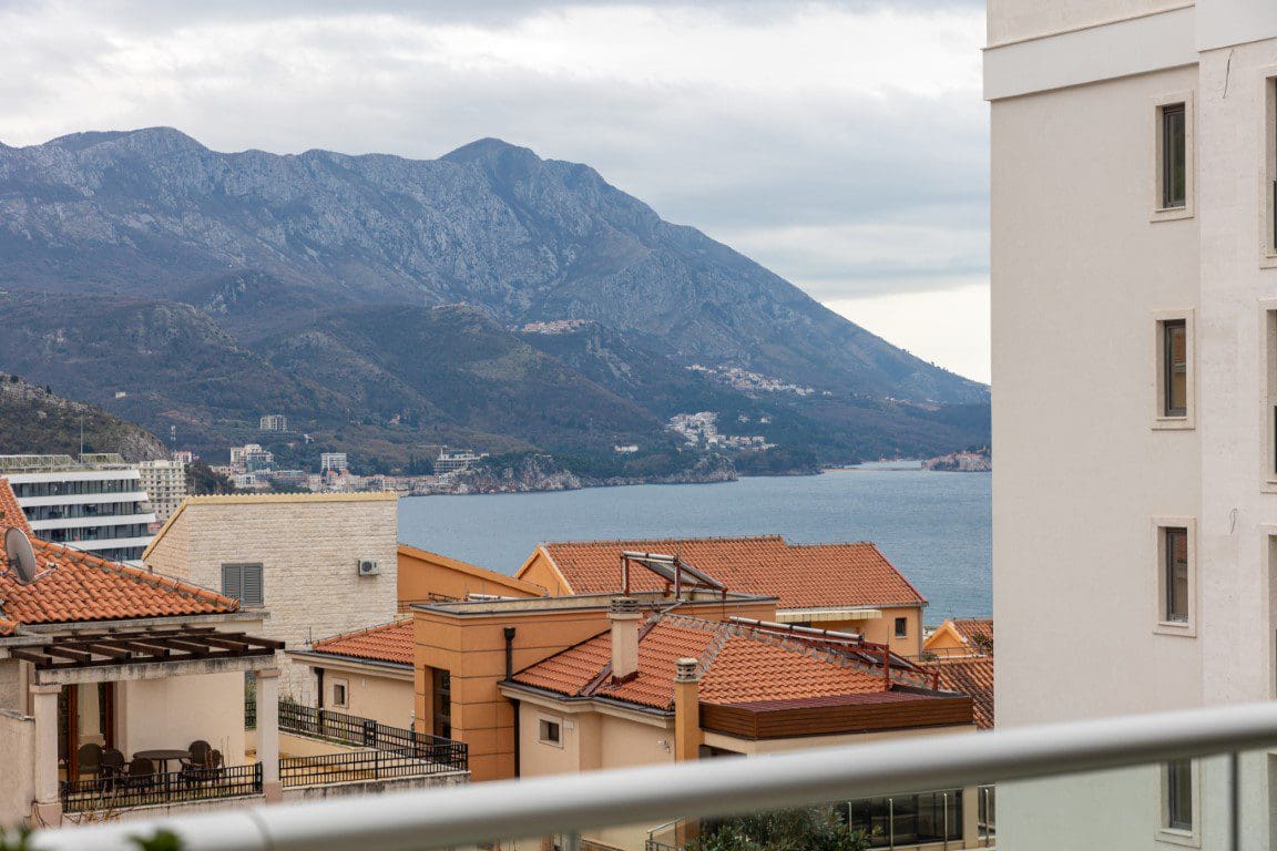 MREproperty (29) Crna Gora – Luksuzna vila oaza sa bazenom u Bečićima | Pogled na more — Crna Gora