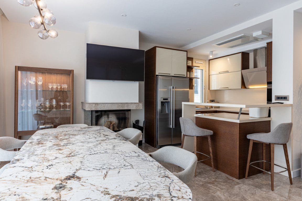 MREproperty (38) Crna Gora – Luksuzna vila oaza sa bazenom u Bečićima | Pogled na more — Crna Gora