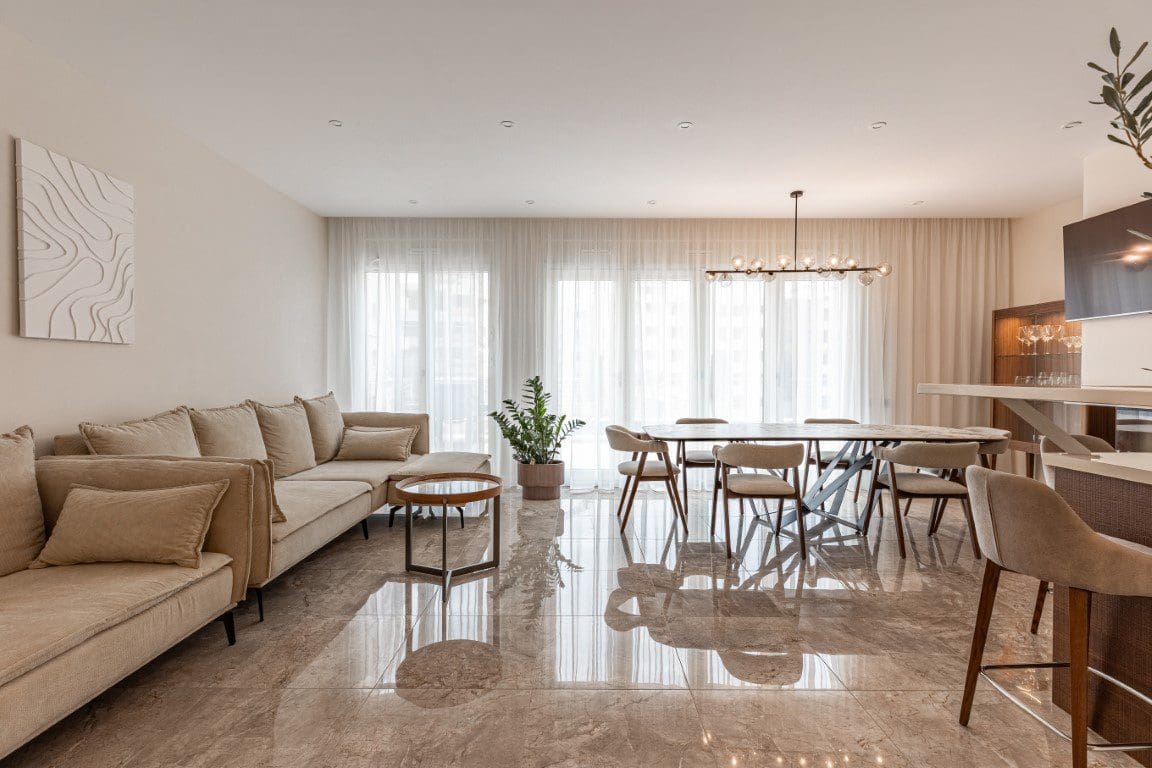 MREproperty (43) Crna Gora – Luksuzna vila oaza sa bazenom u Bečićima | Pogled na more — Crna Gora