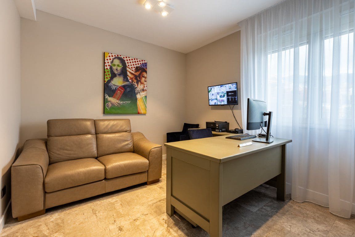 MREproperty (48) Crna Gora – Luksuzna vila oaza sa bazenom u Bečićima | Pogled na more — Crna Gora