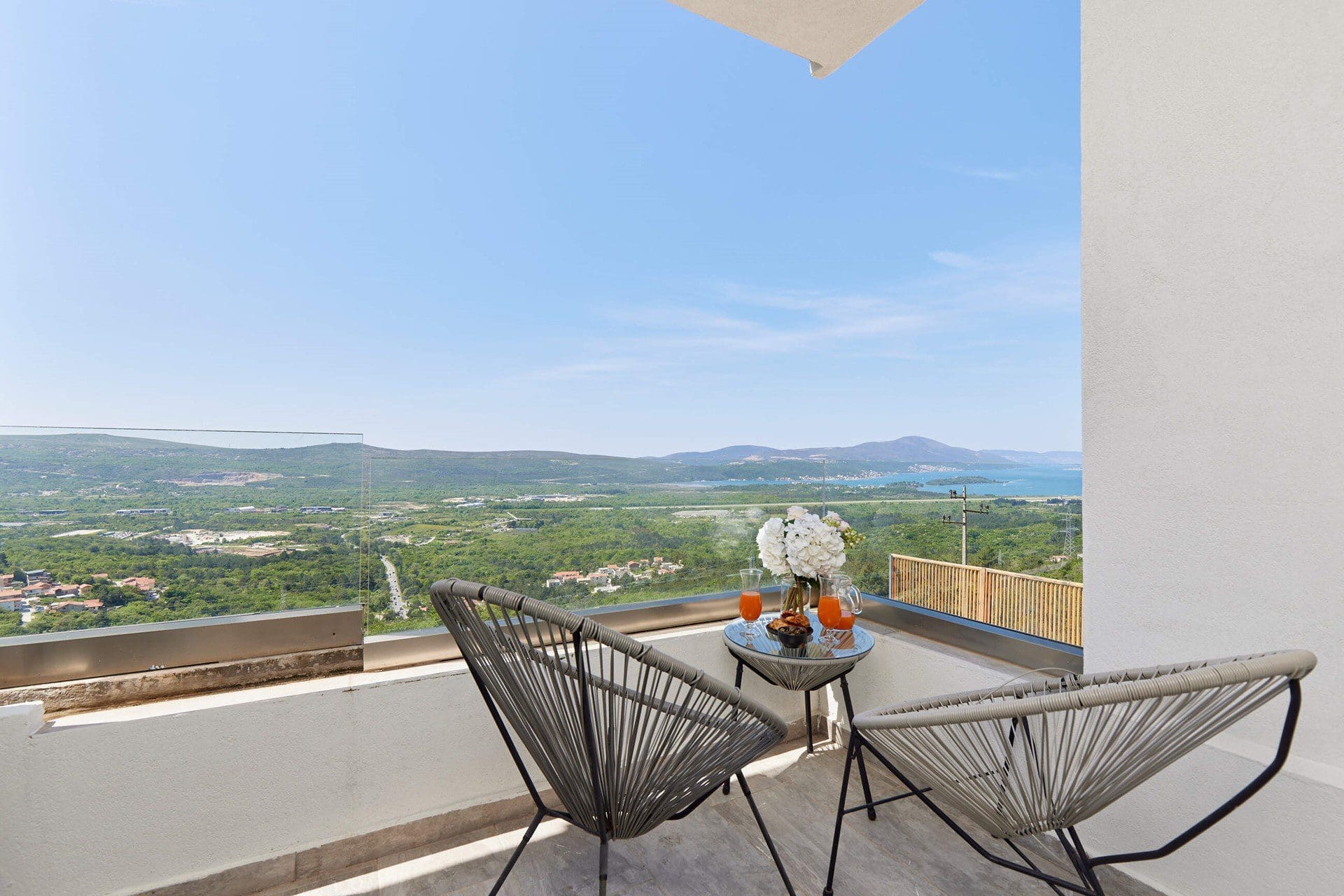 Huvila · Tivat