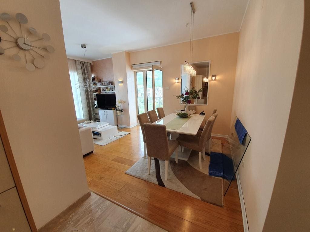 MREproperty (25) Exquisites 3-Zimmer-Apartment in Tre Canne — Montenegro