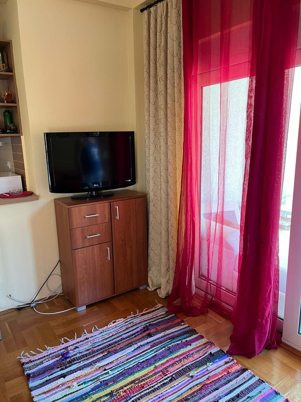 Facebook'ta Paylaş Budva, Karadağ'da 2 Yatak Odalı Daire