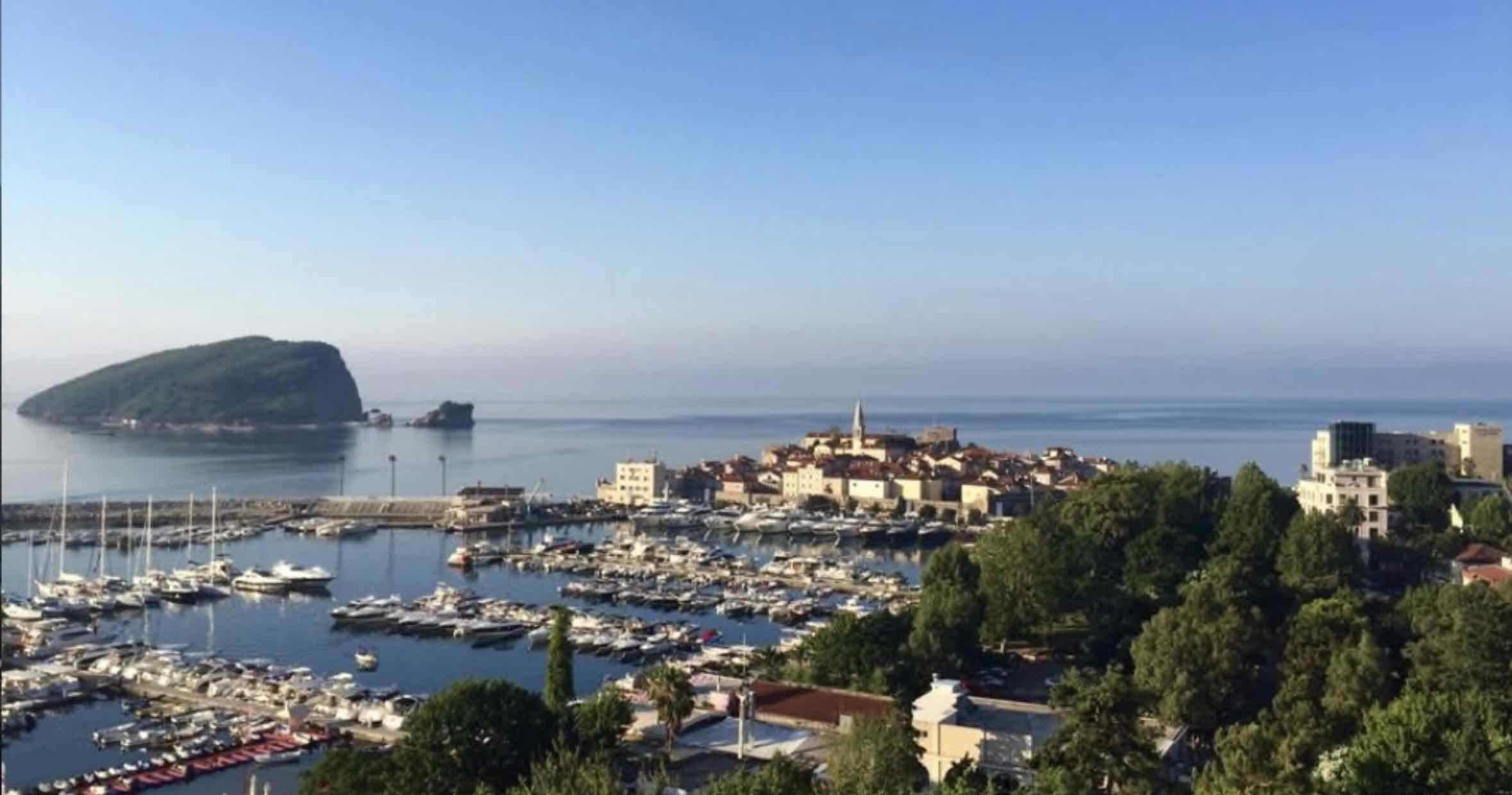 Snimak ekrana Luksuzne nekretnine na prodaju u Porto Budvi — Crna Gora