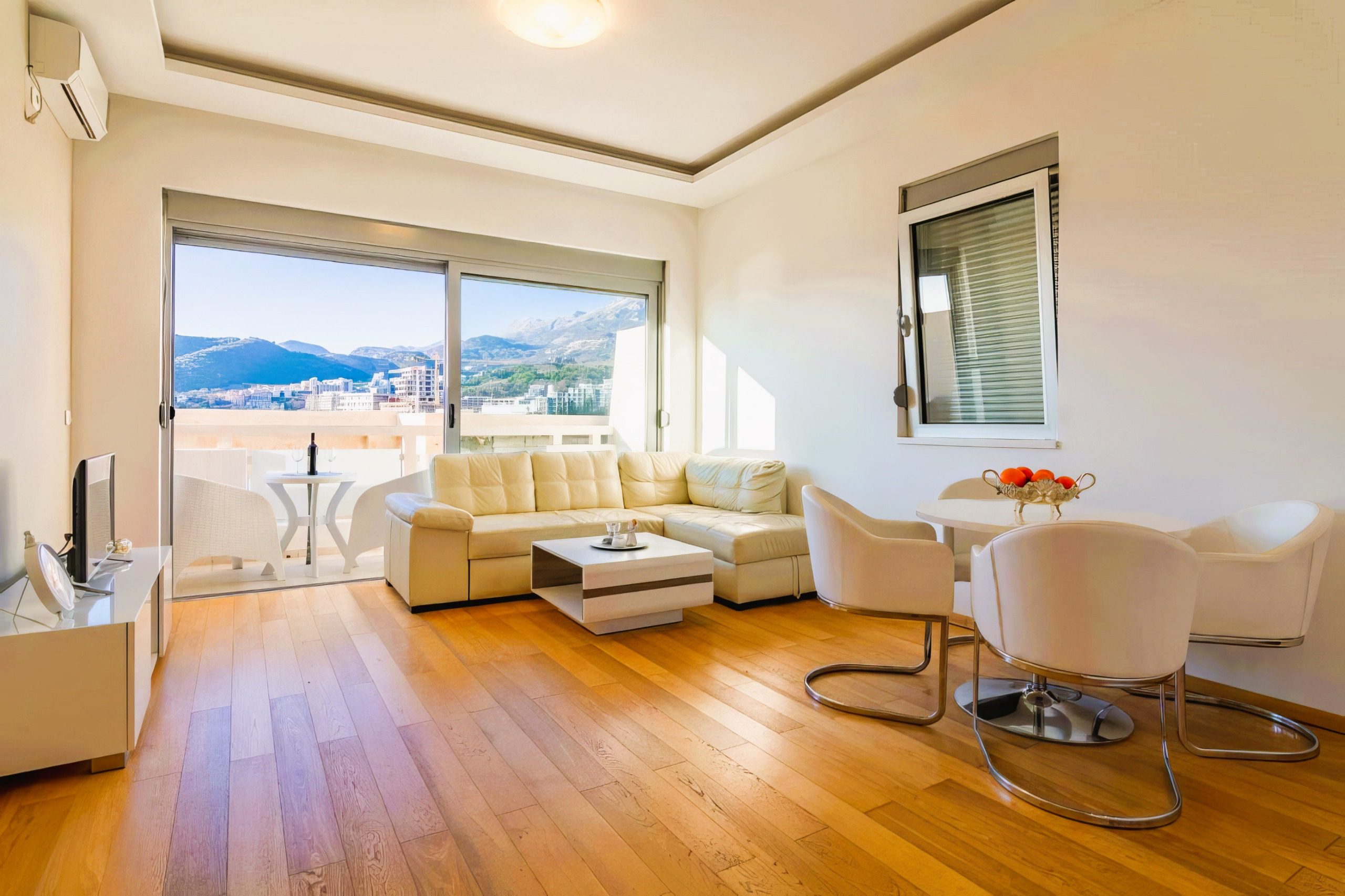 Montenegro Estates (10) Przestronne mieszkanie na plaży w Rafailovici — Czarnogóra