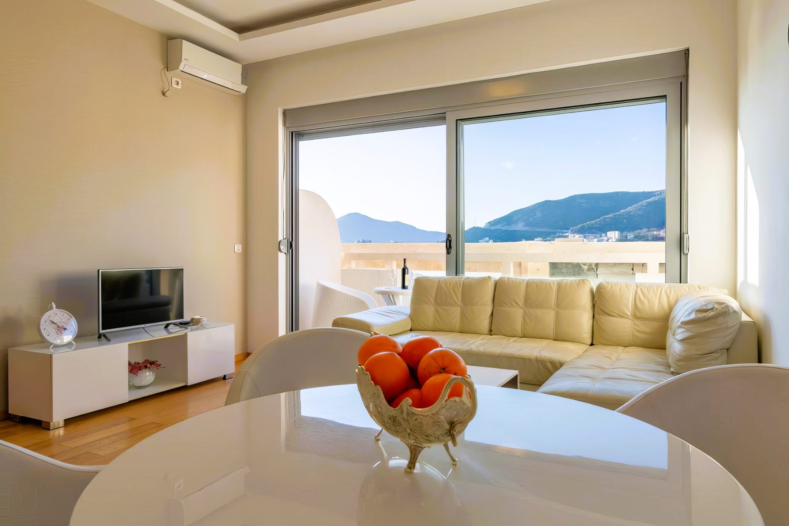 Montenegro Estates (15) Przestronne mieszkanie na plaży w Rafailovici — Czarnogóra