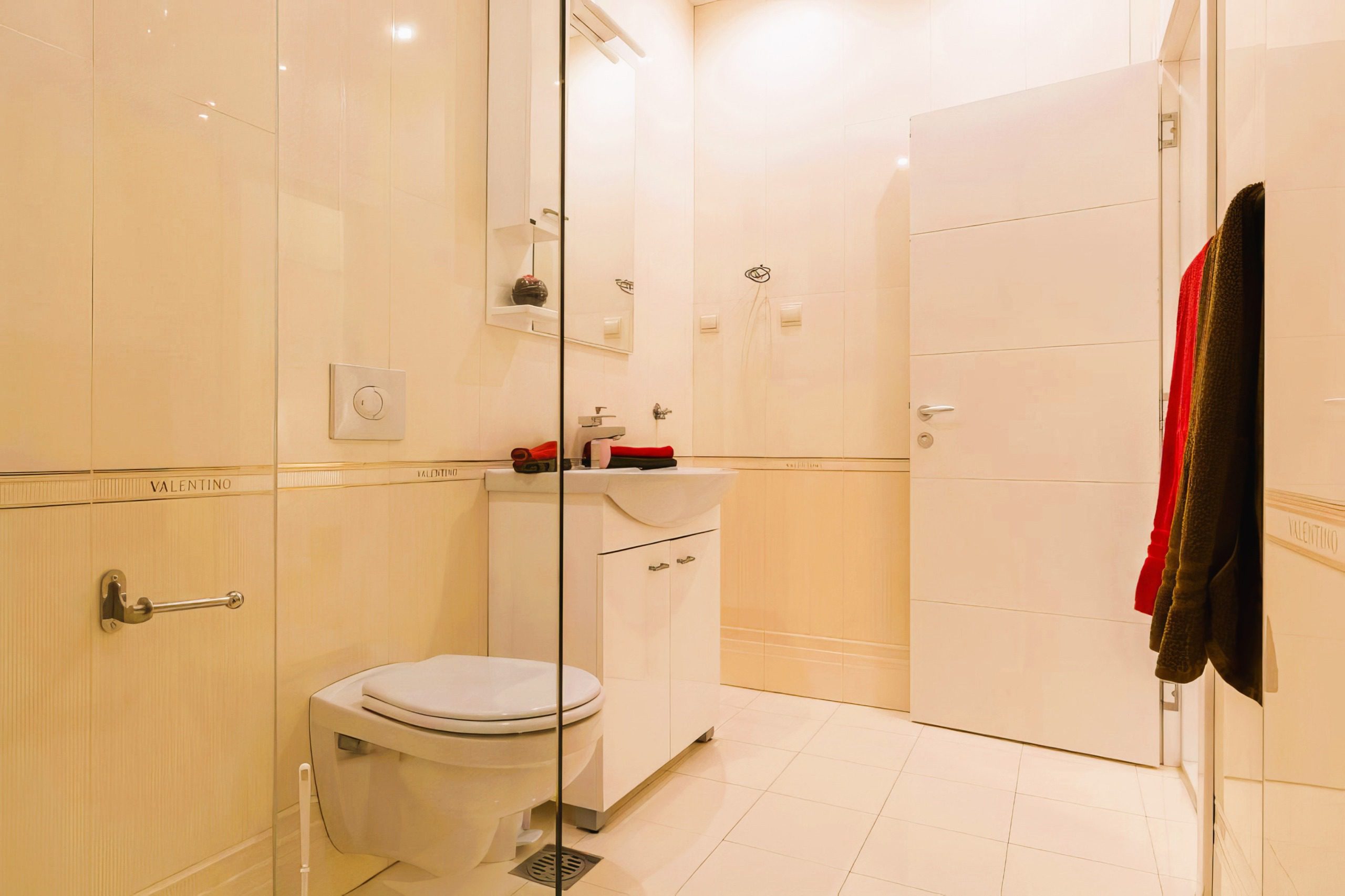 Montenegro Estates (16) Przestronne mieszkanie na plaży w Rafailovici — Czarnogóra