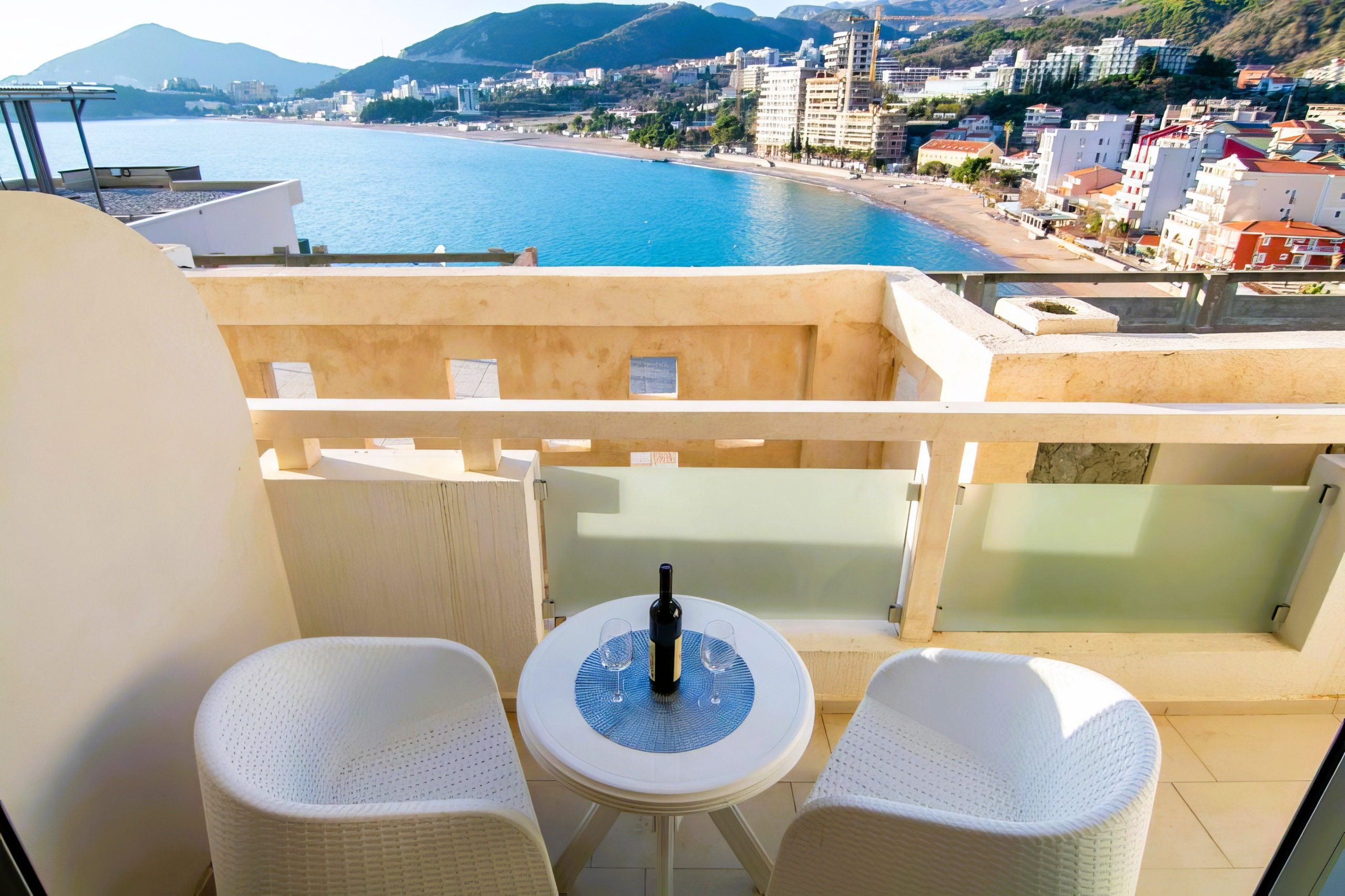 Montenegro Estates (4) Przestronne mieszkanie na plaży w Rafailovici — Czarnogóra