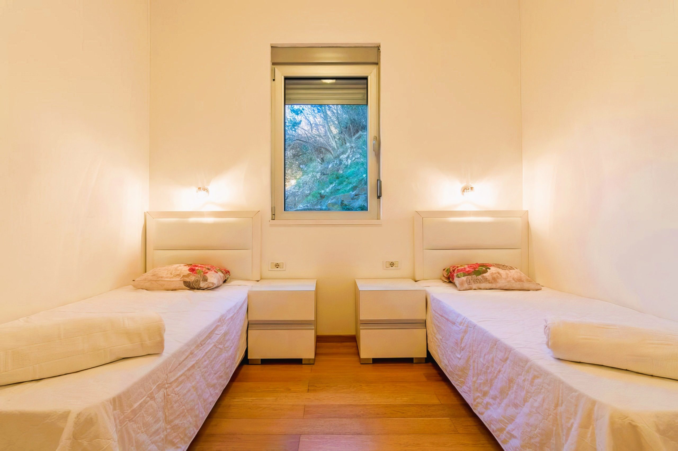 Montenegro Estates (6) Przestronne mieszkanie na plaży w Rafailovici — Czarnogóra