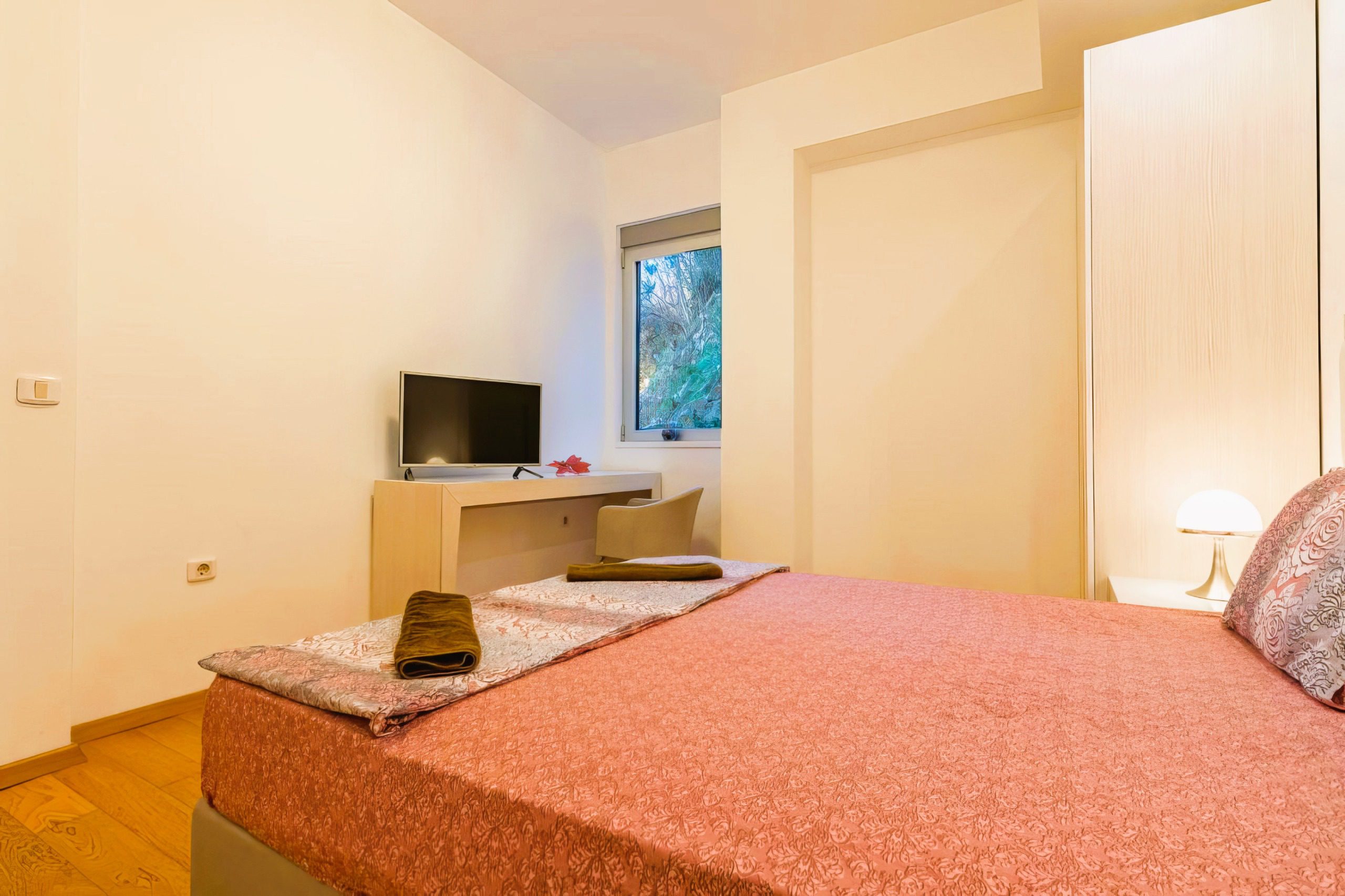 Montenegro Estates (8) Przestronne mieszkanie na plaży w Rafailovici — Czarnogóra