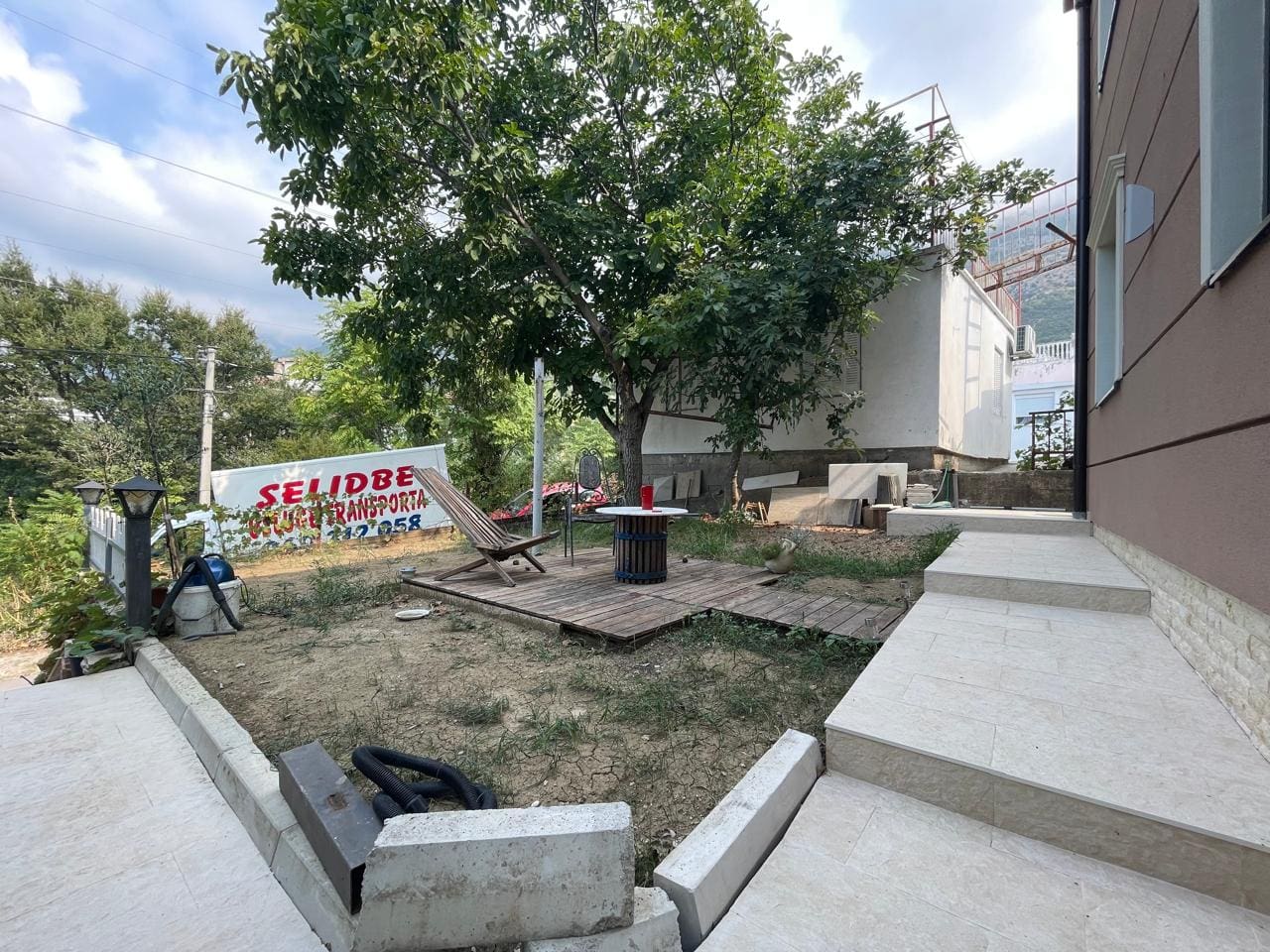 House · Sutomore