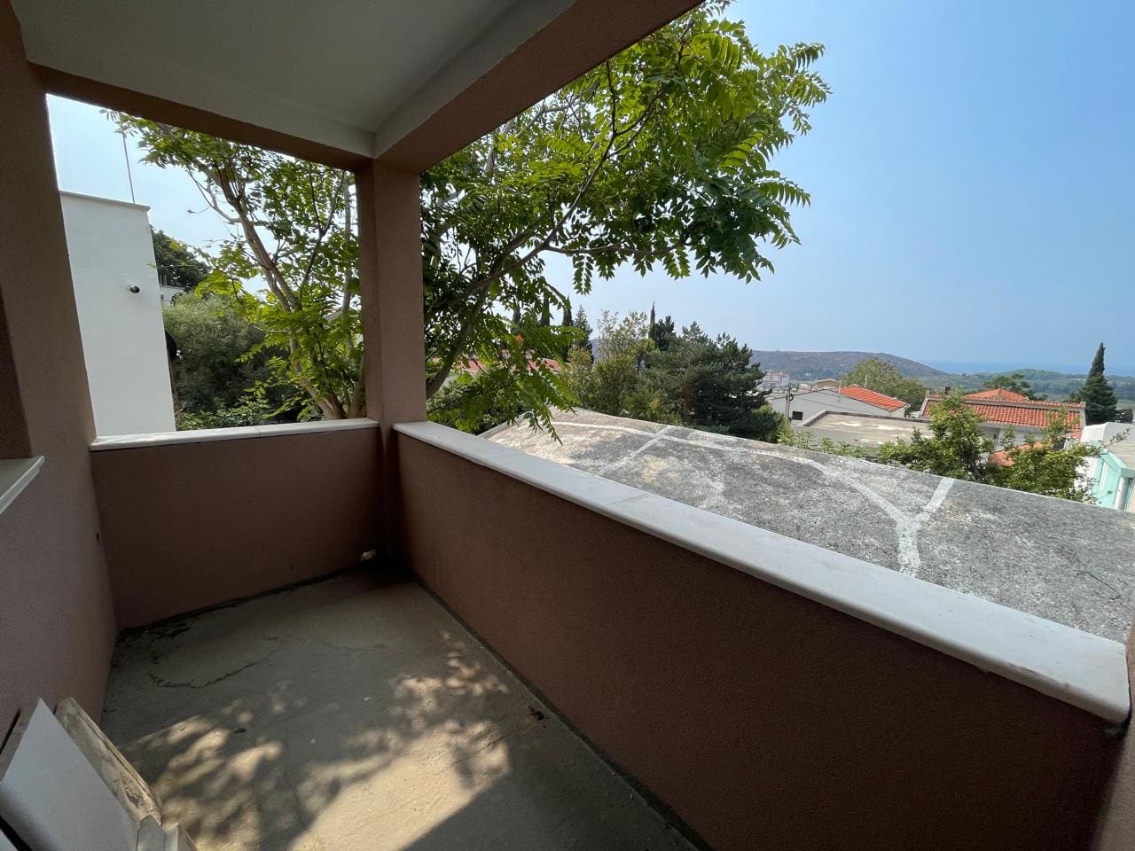 House · Sutomore