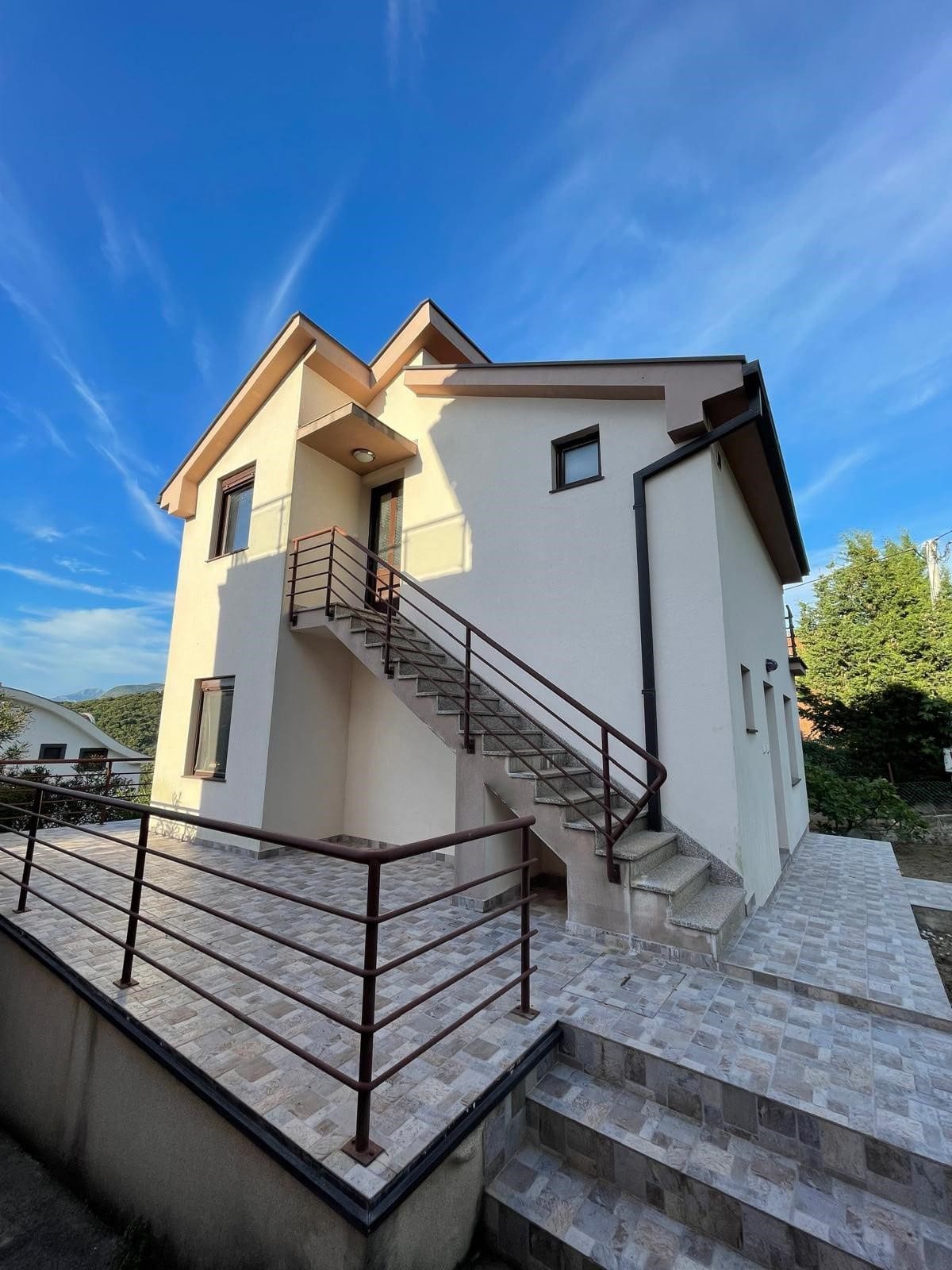 MREproperty (4) Utjeha Bar'da Satılık Deniz Manzaralı Ev