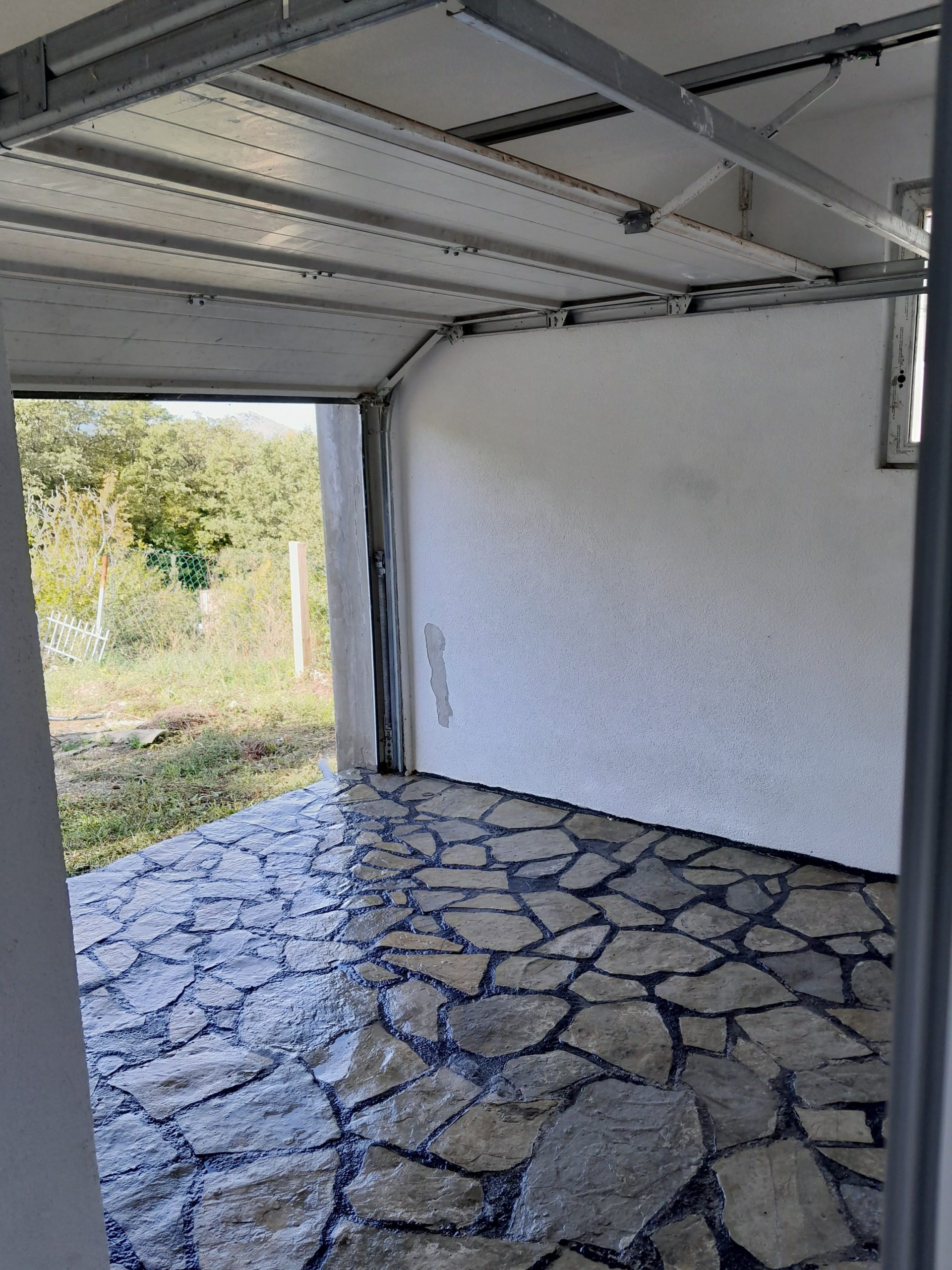 MREproperty (12) Чарівний будинок на продаж у Добрій Воді — Чорногорія
