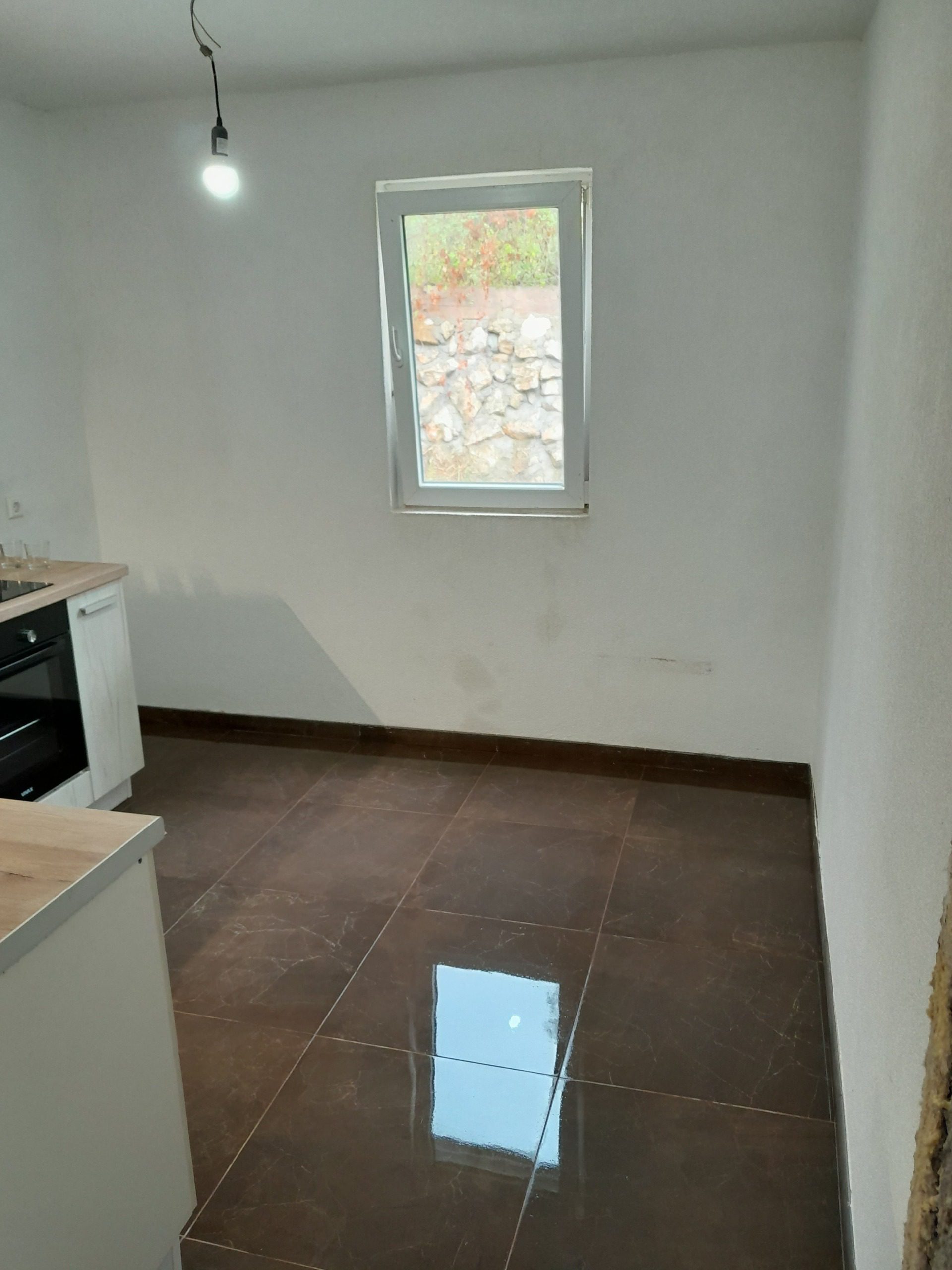 MREproperty (21) Чарівний будинок на продаж у Добрій Воді — Чорногорія
