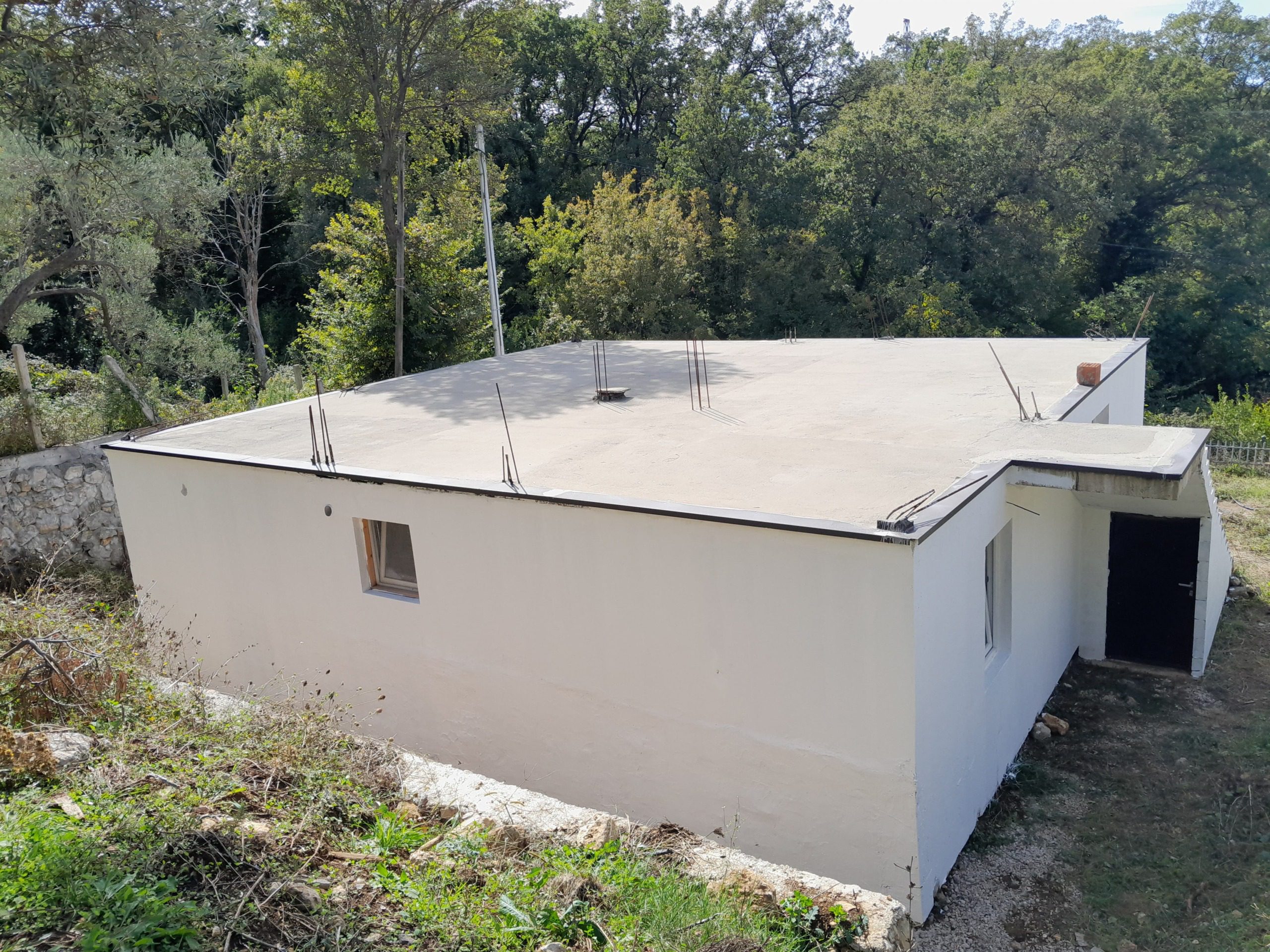 MREproperty (6) Чарівний будинок на продаж у Добрій Воді — Чорногорія