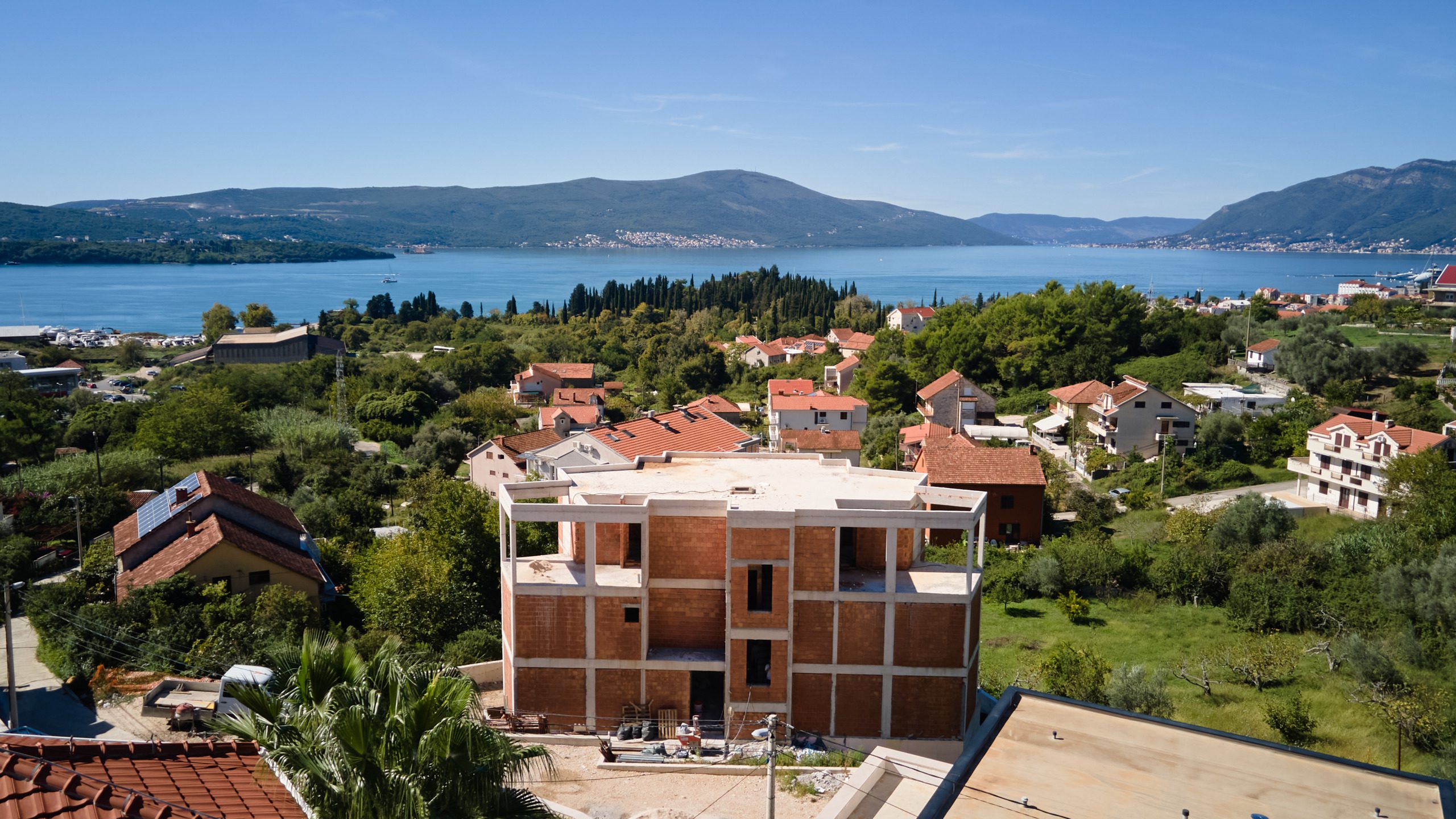 karadağ-emlak (12) Tivat'ta Satılık Lüks Daireler — Karadağ