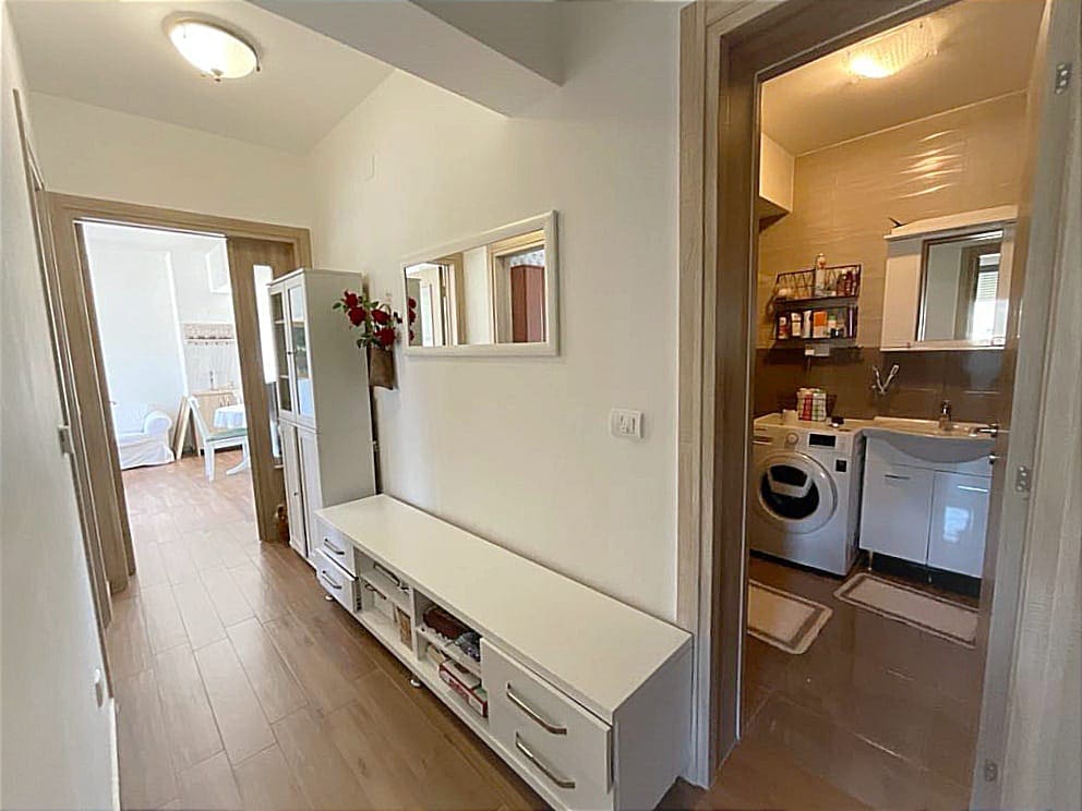 MREproperty (7) Bar'da Satılık Geniş, Eşyalı 2 Yatak Odalı Daire — Karadağ