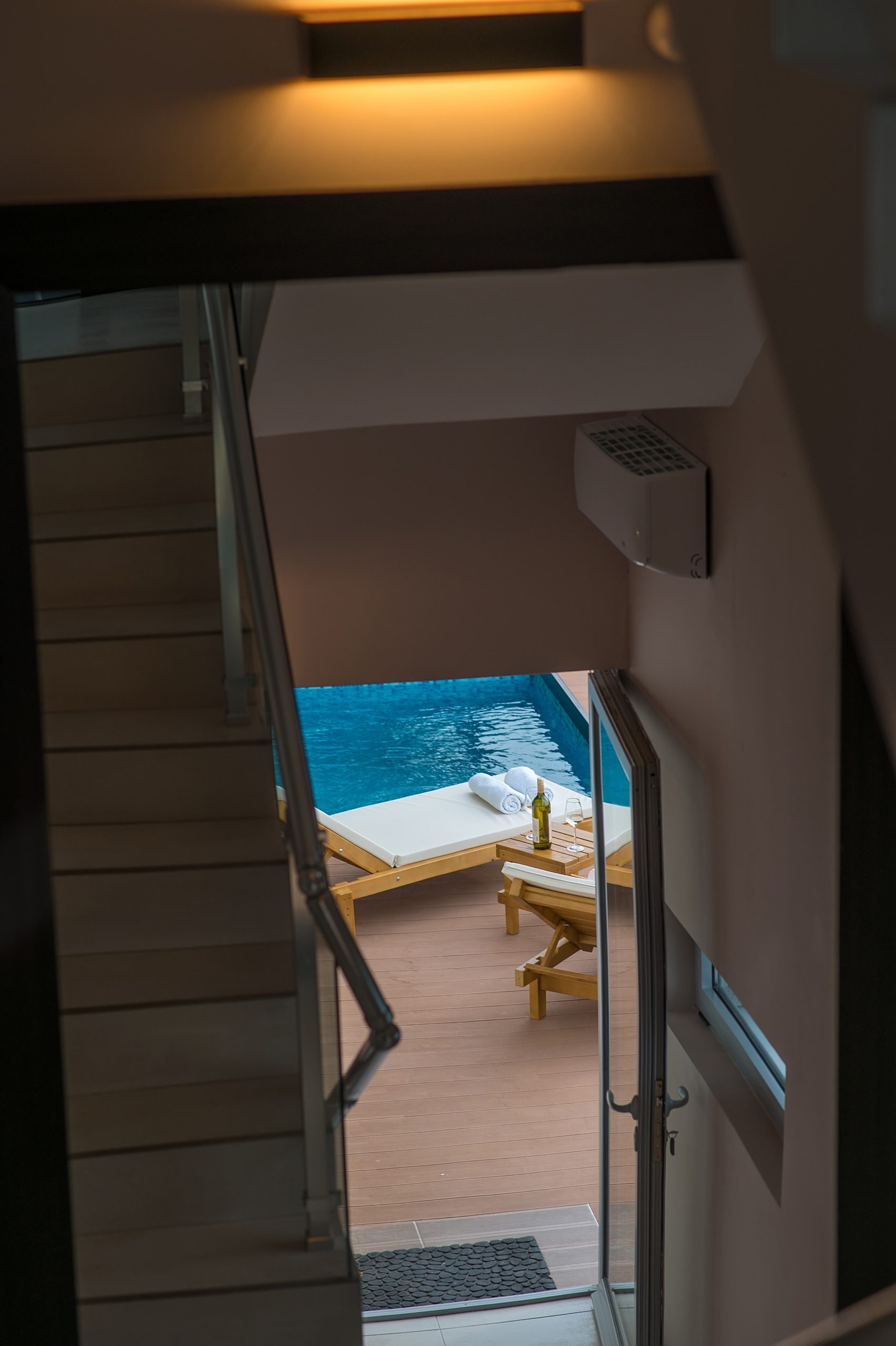 www.veri.me Atemberaubende neue Villa mit spektakulärem Blick auf die Bucht von Tivat — Montenegro