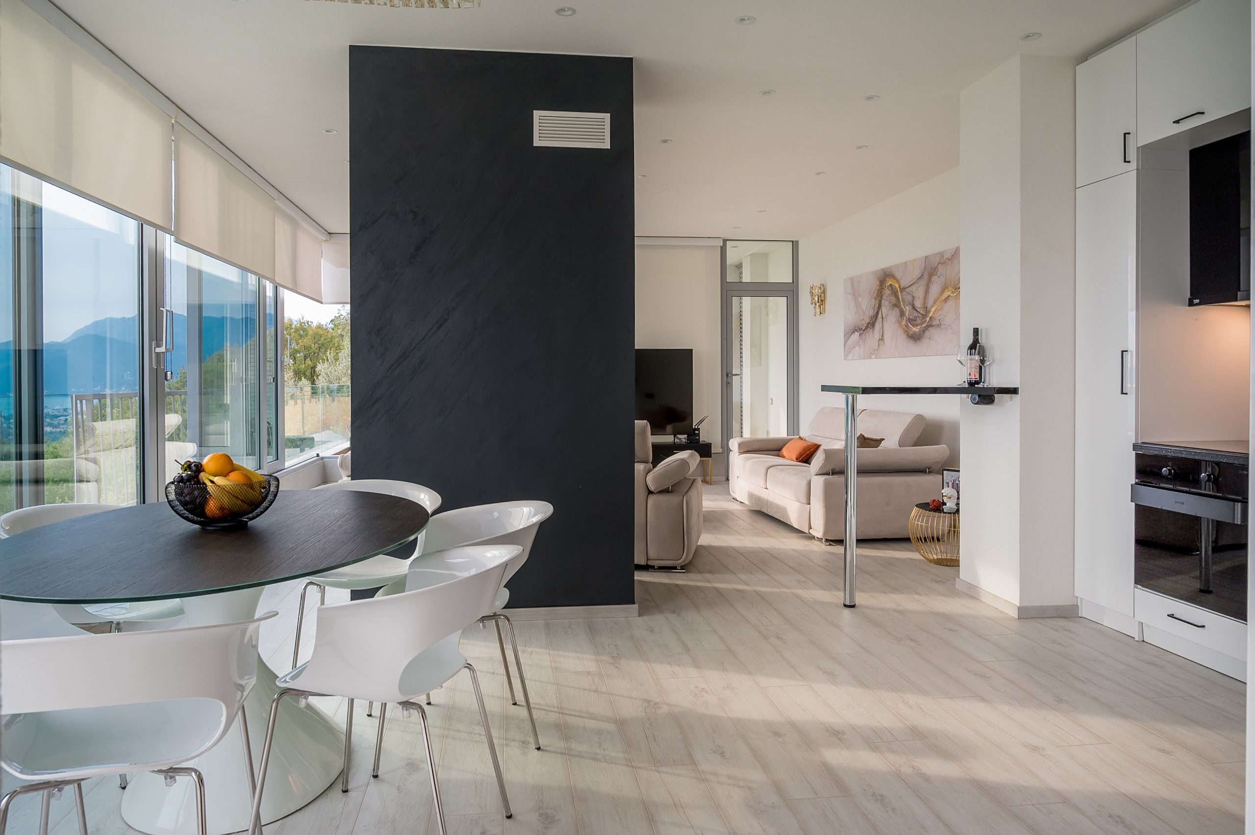 www.veri.me Atemberaubende neue Villa mit spektakulärem Blick auf die Bucht von Tivat — Montenegro