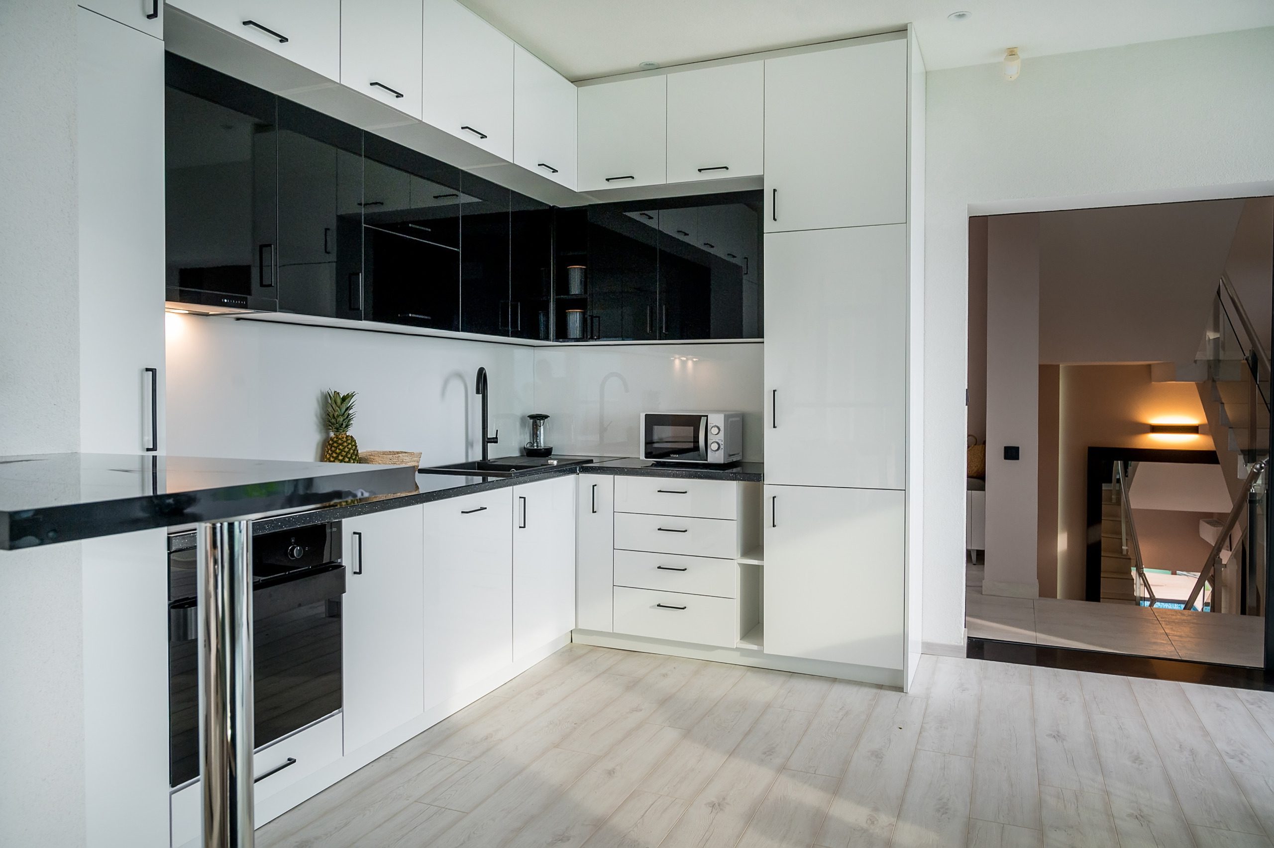 www.veri.me Atemberaubende neue Villa mit spektakulärem Blick auf die Bucht von Tivat — Montenegro