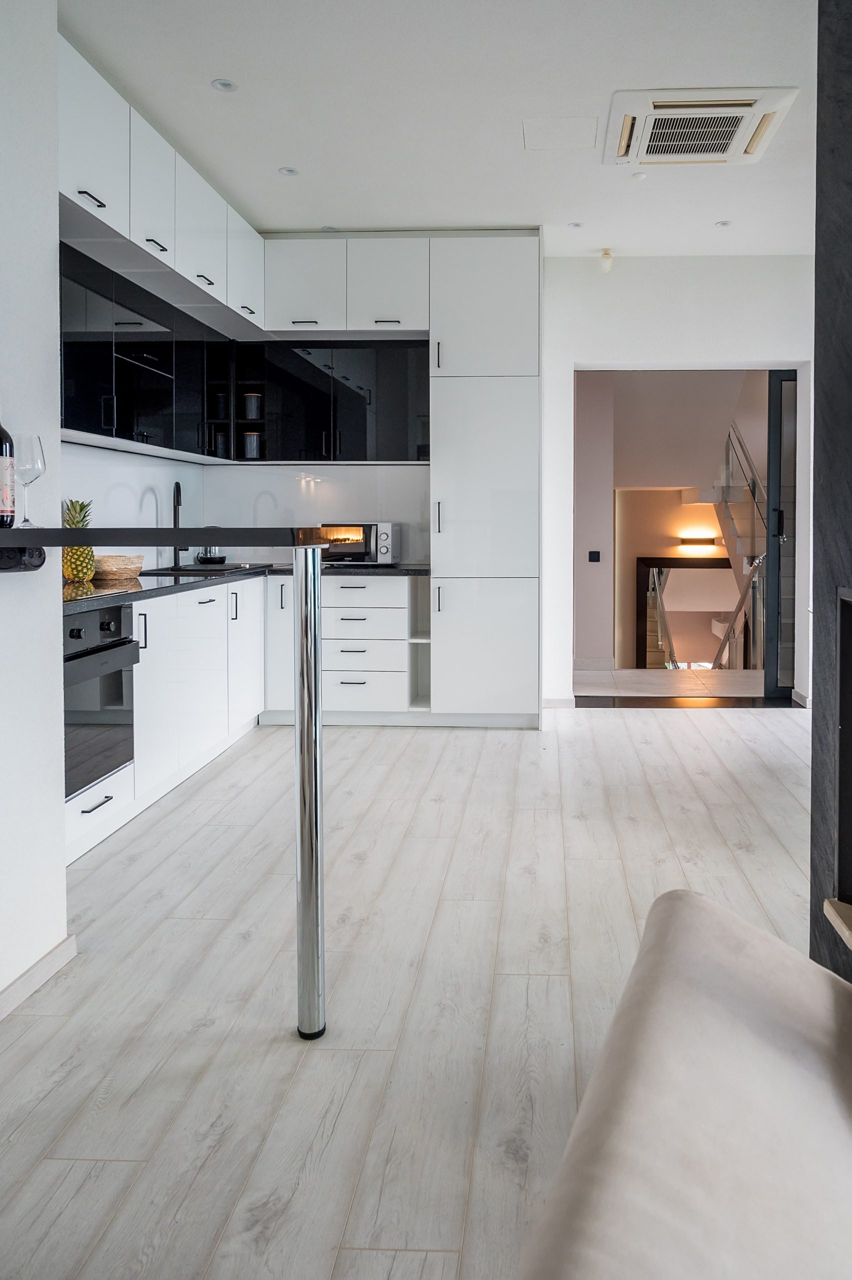 www.veri.me Atemberaubende neue Villa mit spektakulärem Blick auf die Bucht von Tivat — Montenegro