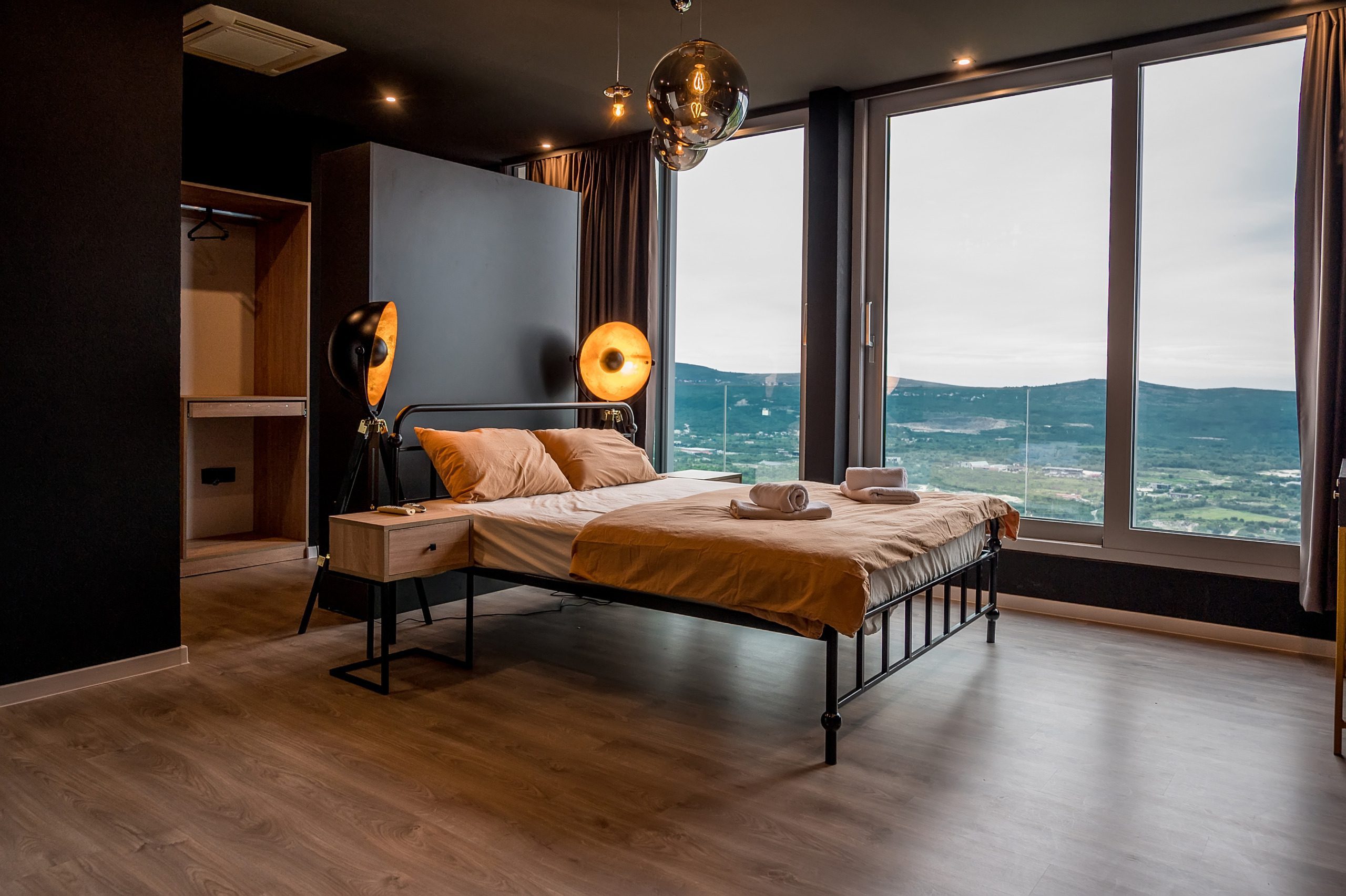 www.veri.me Atemberaubende neue Villa mit spektakulärem Blick auf die Bucht von Tivat — Montenegro