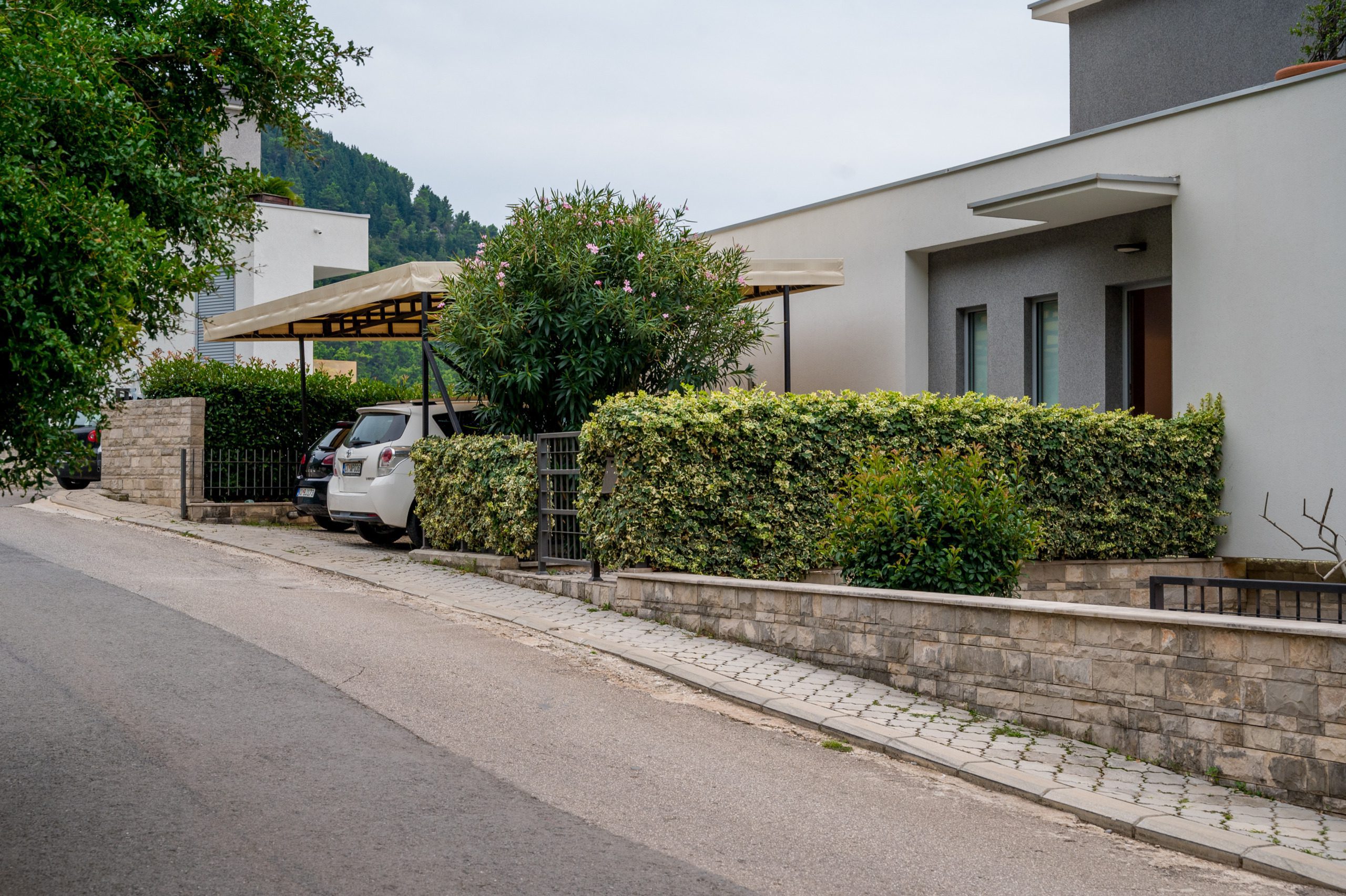 www.veri.me Atemberaubende neue Villa mit spektakulärem Blick auf die Bucht von Tivat — Montenegro